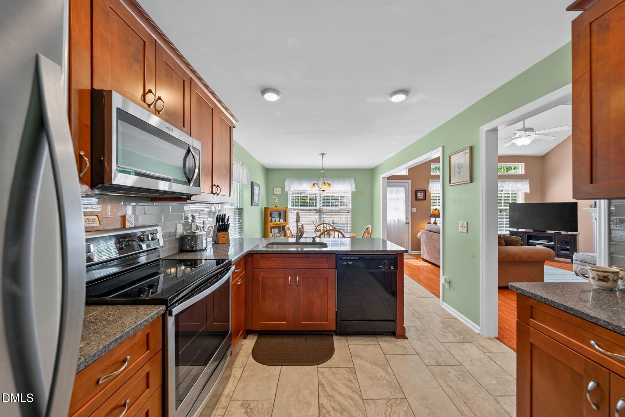 main property photo 9
