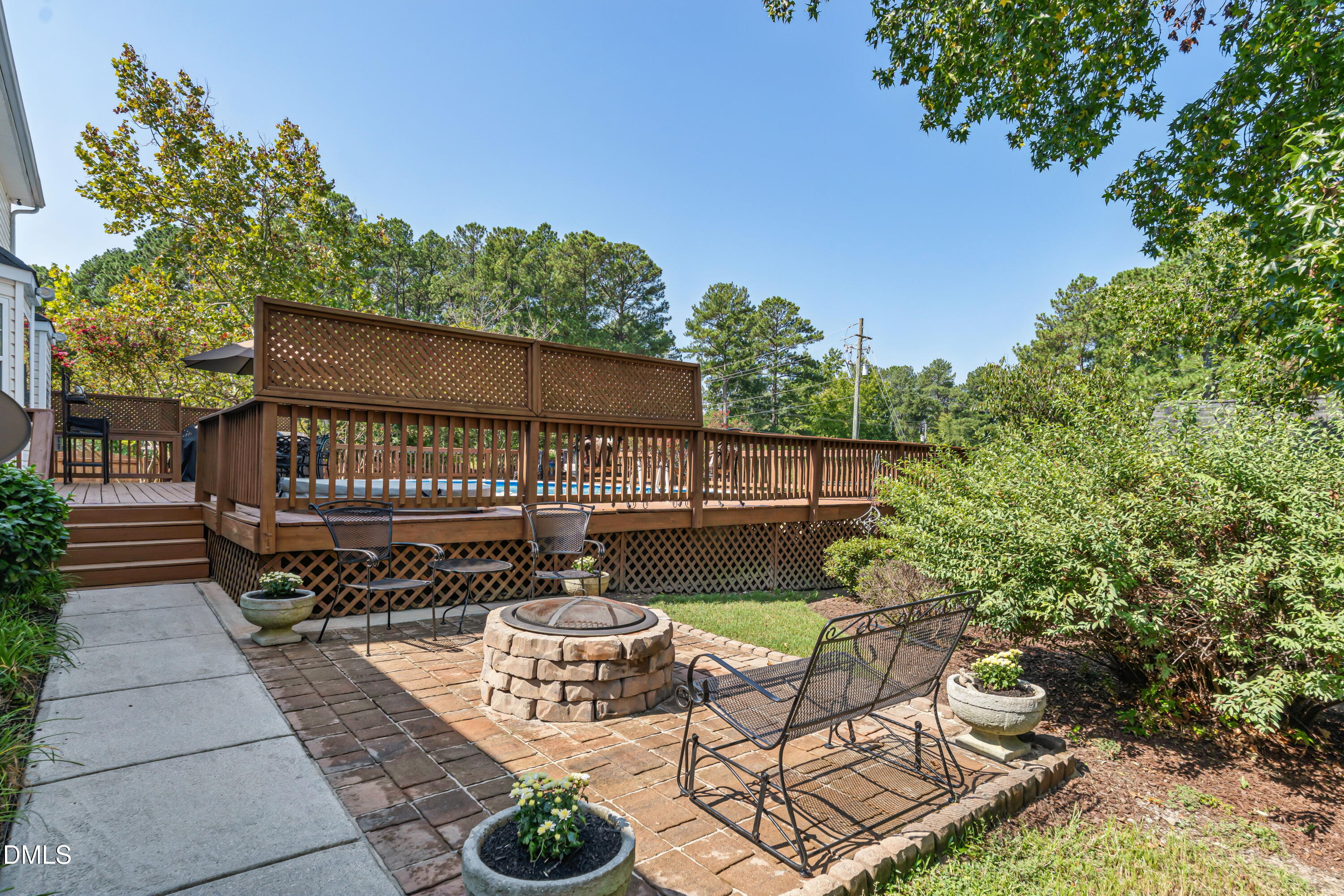 main property photo 25