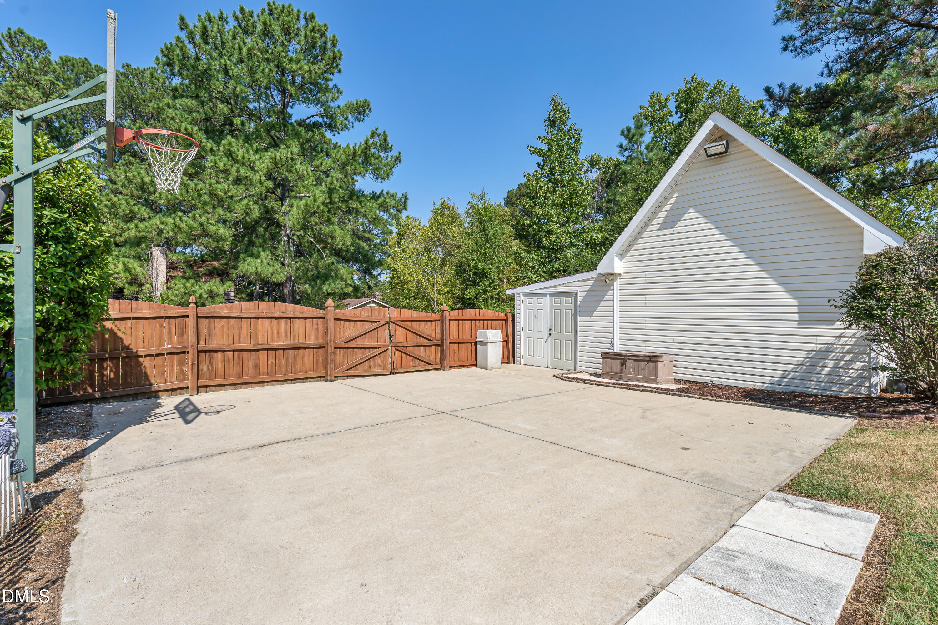 main property photo 27