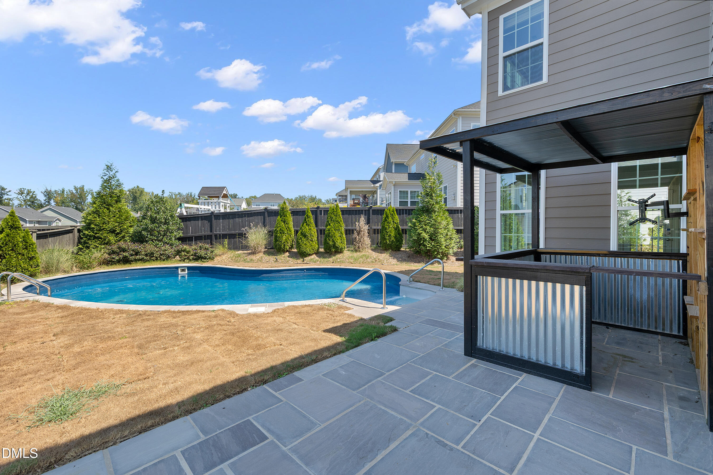 main property photo 8
