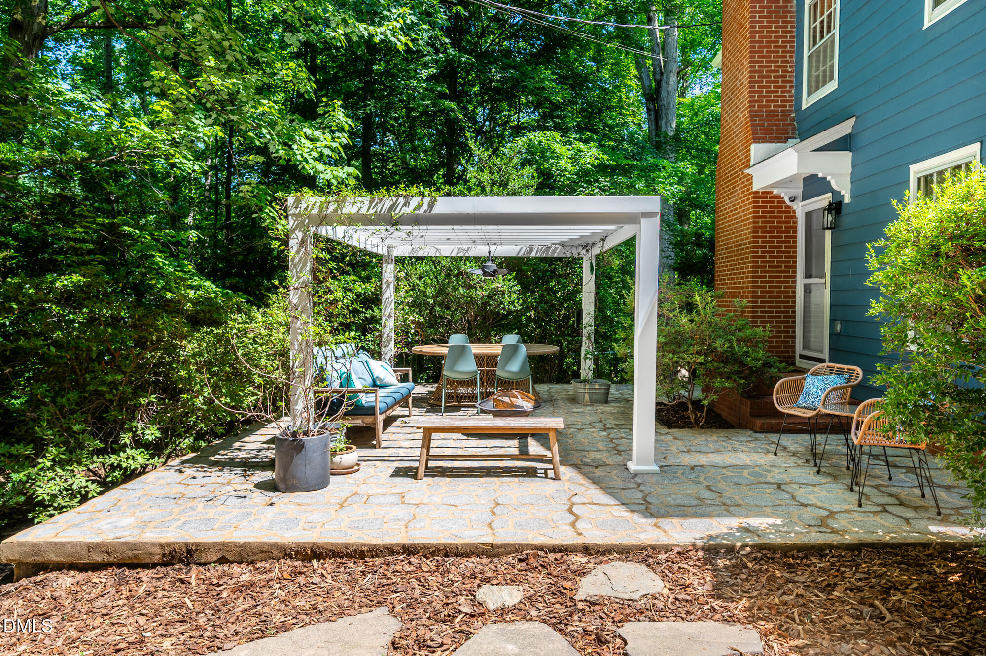 main property photo 33
