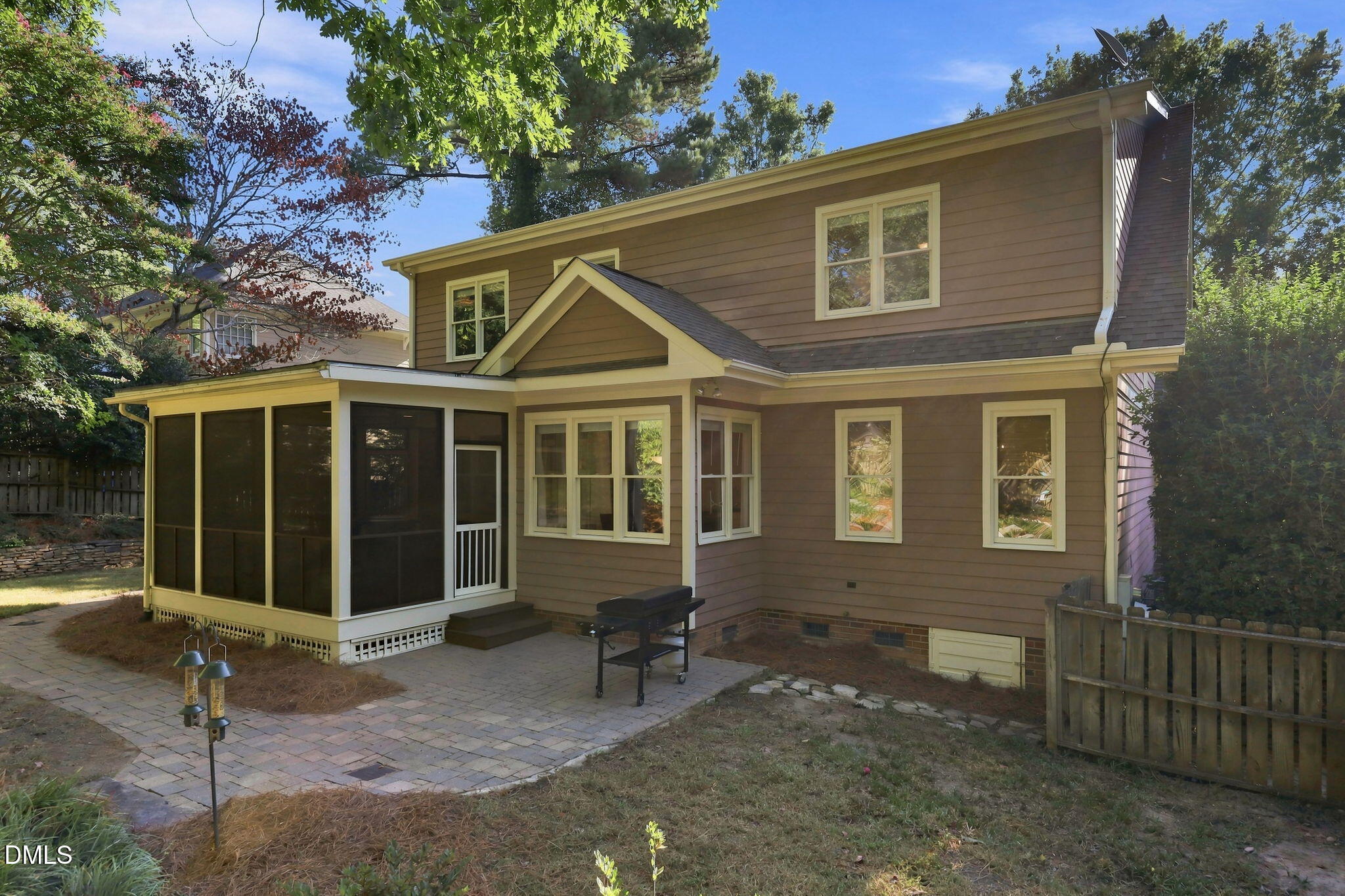 main property photo 28