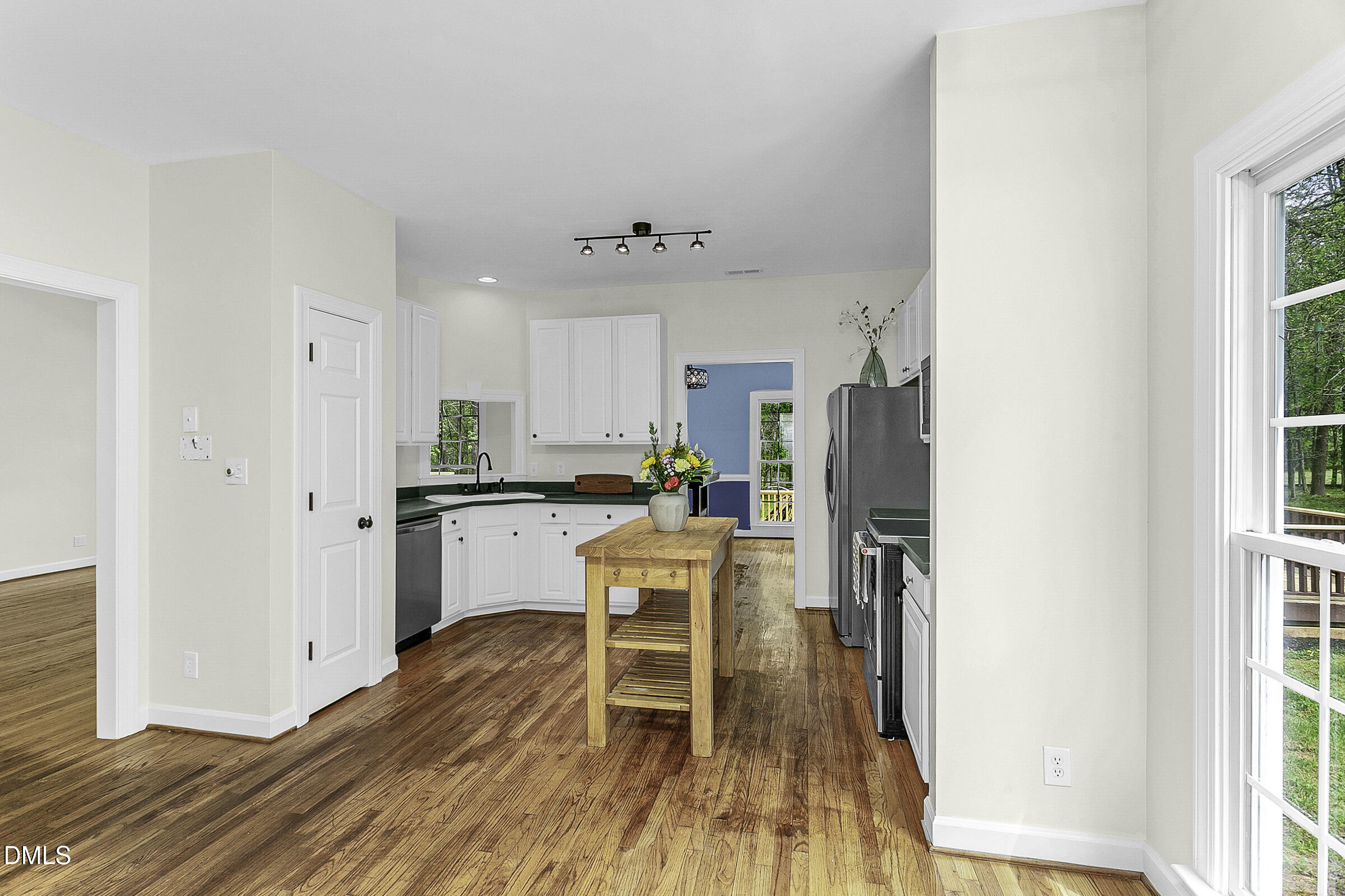 main property photo 5