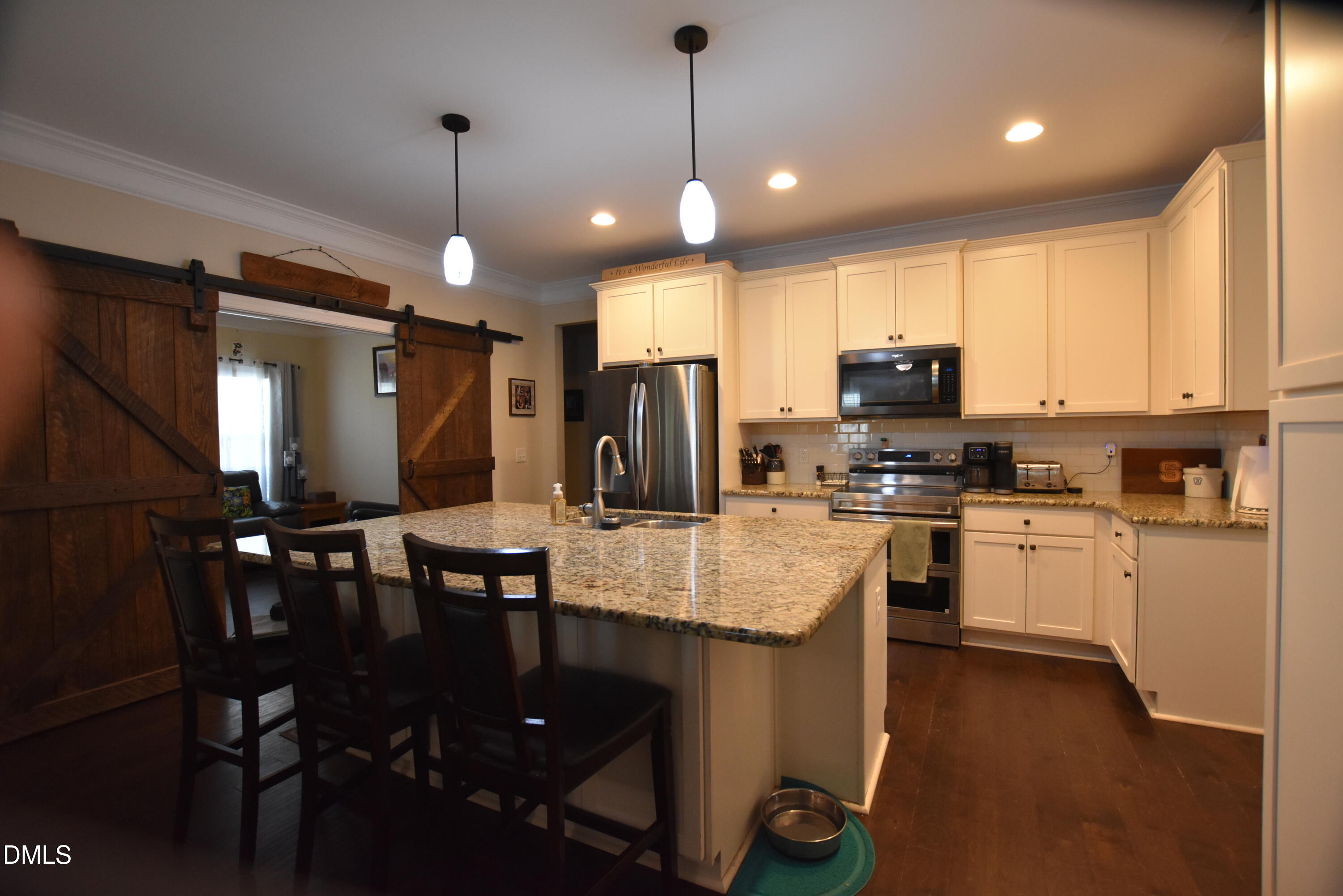 main property photo 5