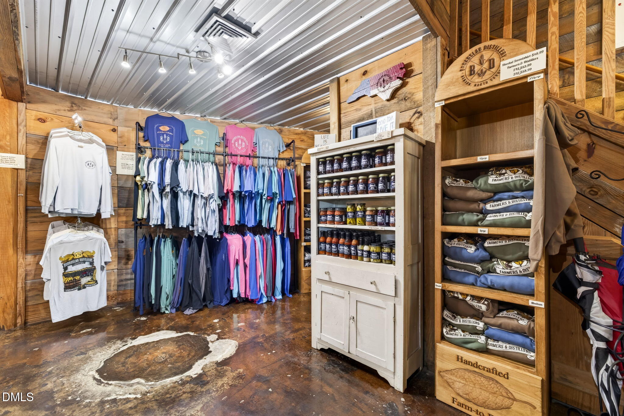 main property photo 36