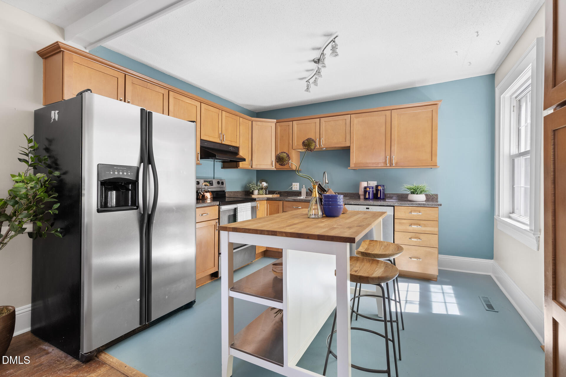 main property photo 11