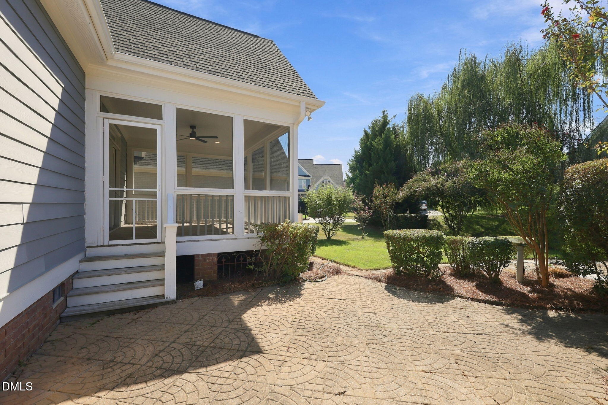 main property photo 28