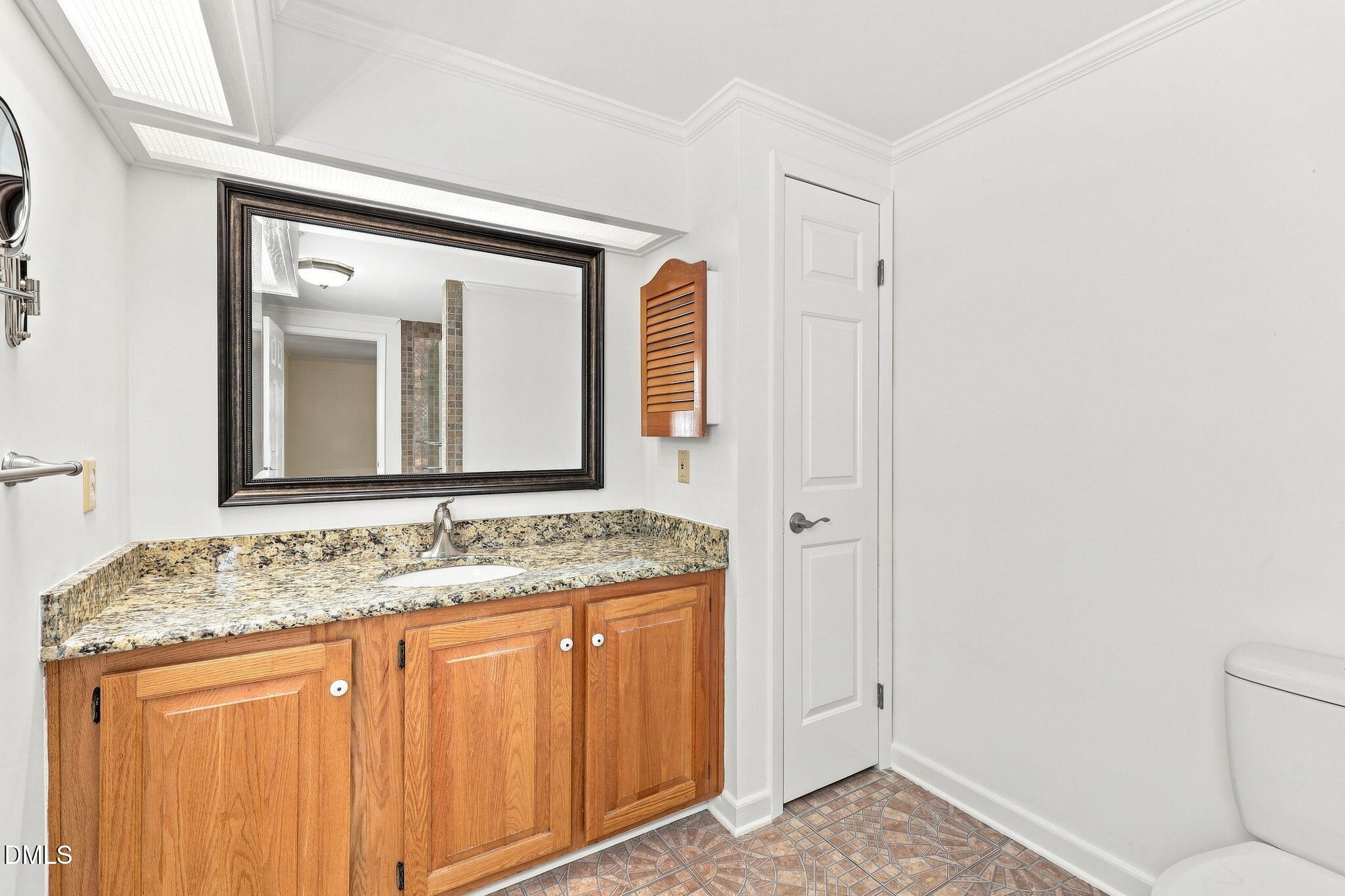 main property photo 23
