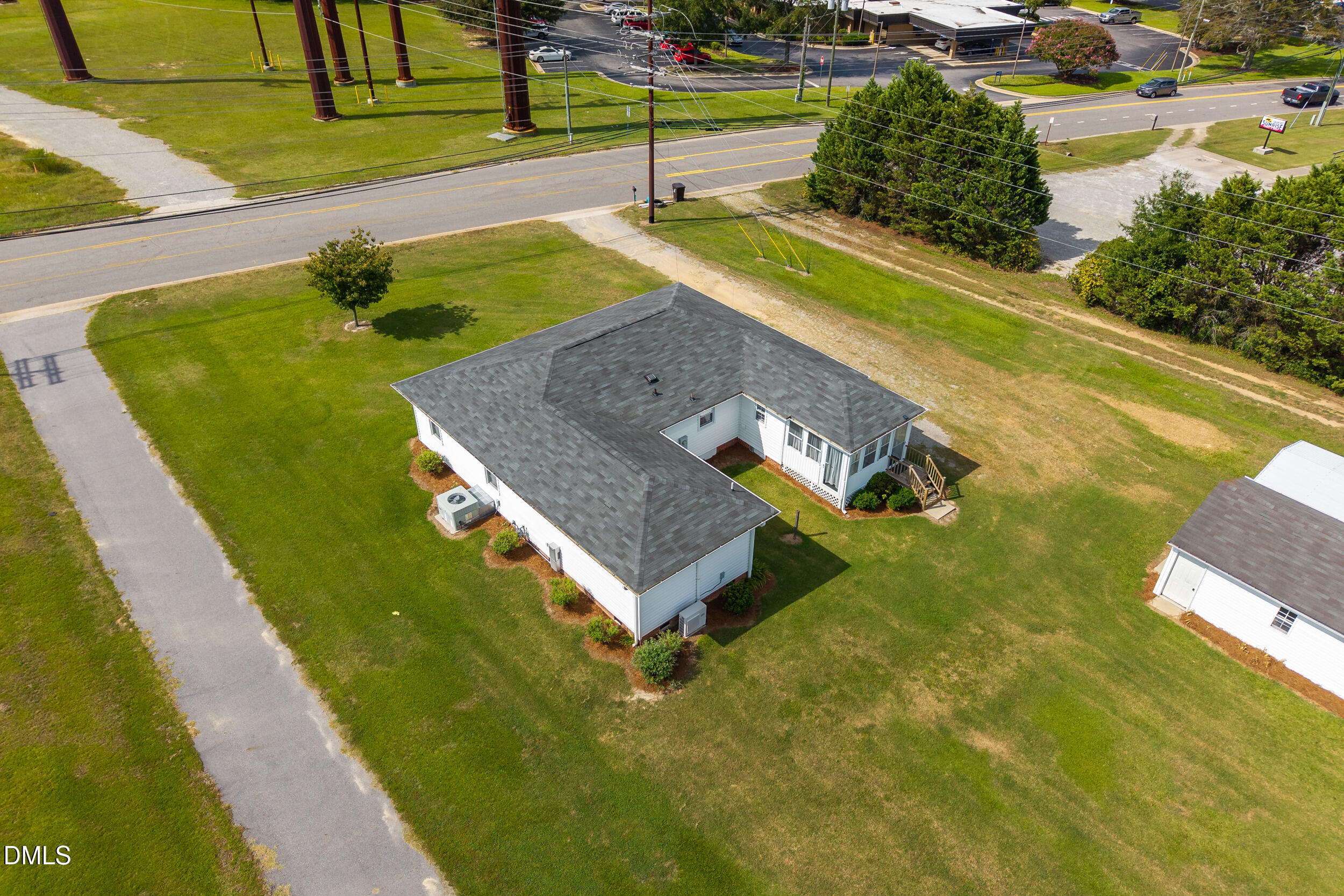 main property photo 30