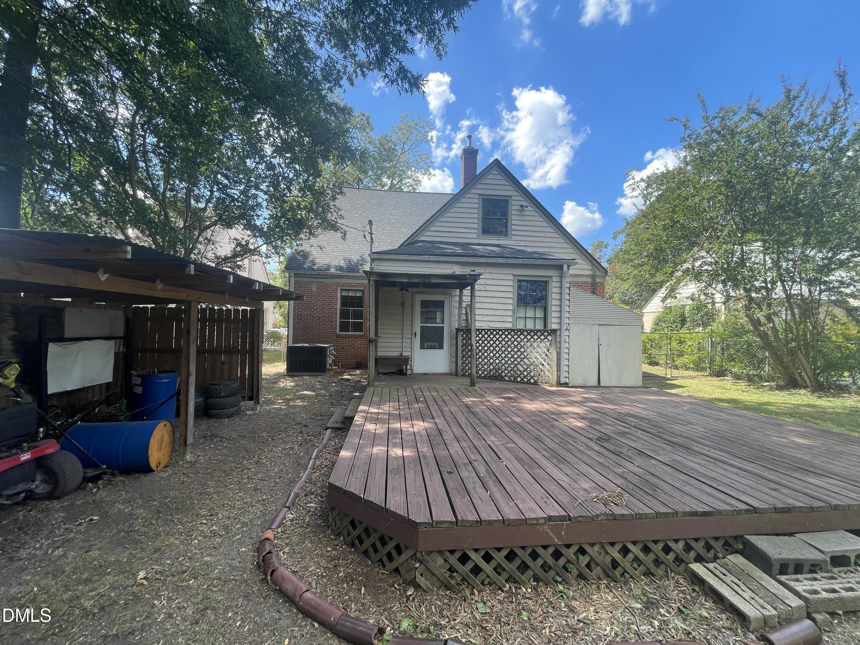 main property photo 17