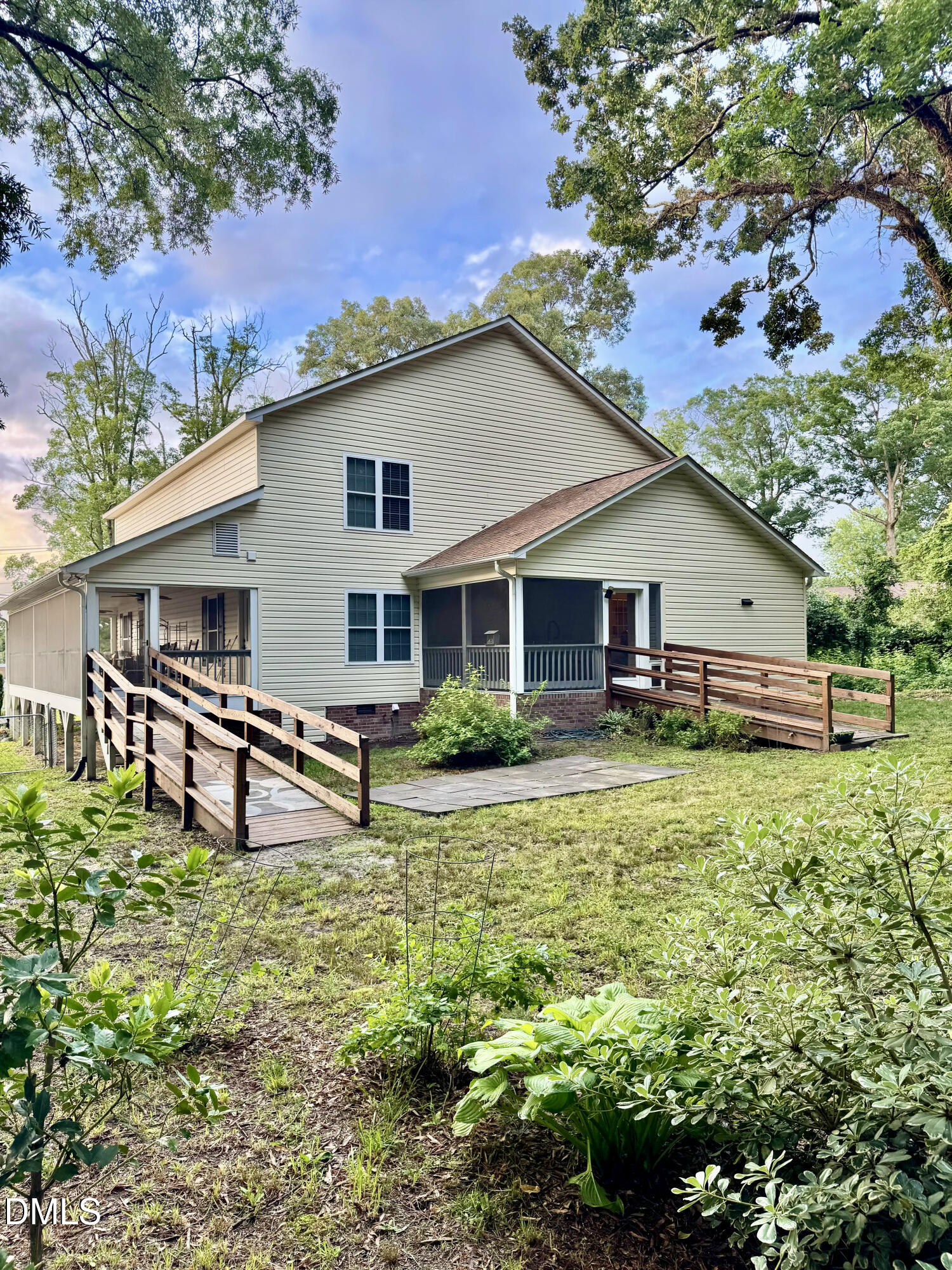 main property photo 10