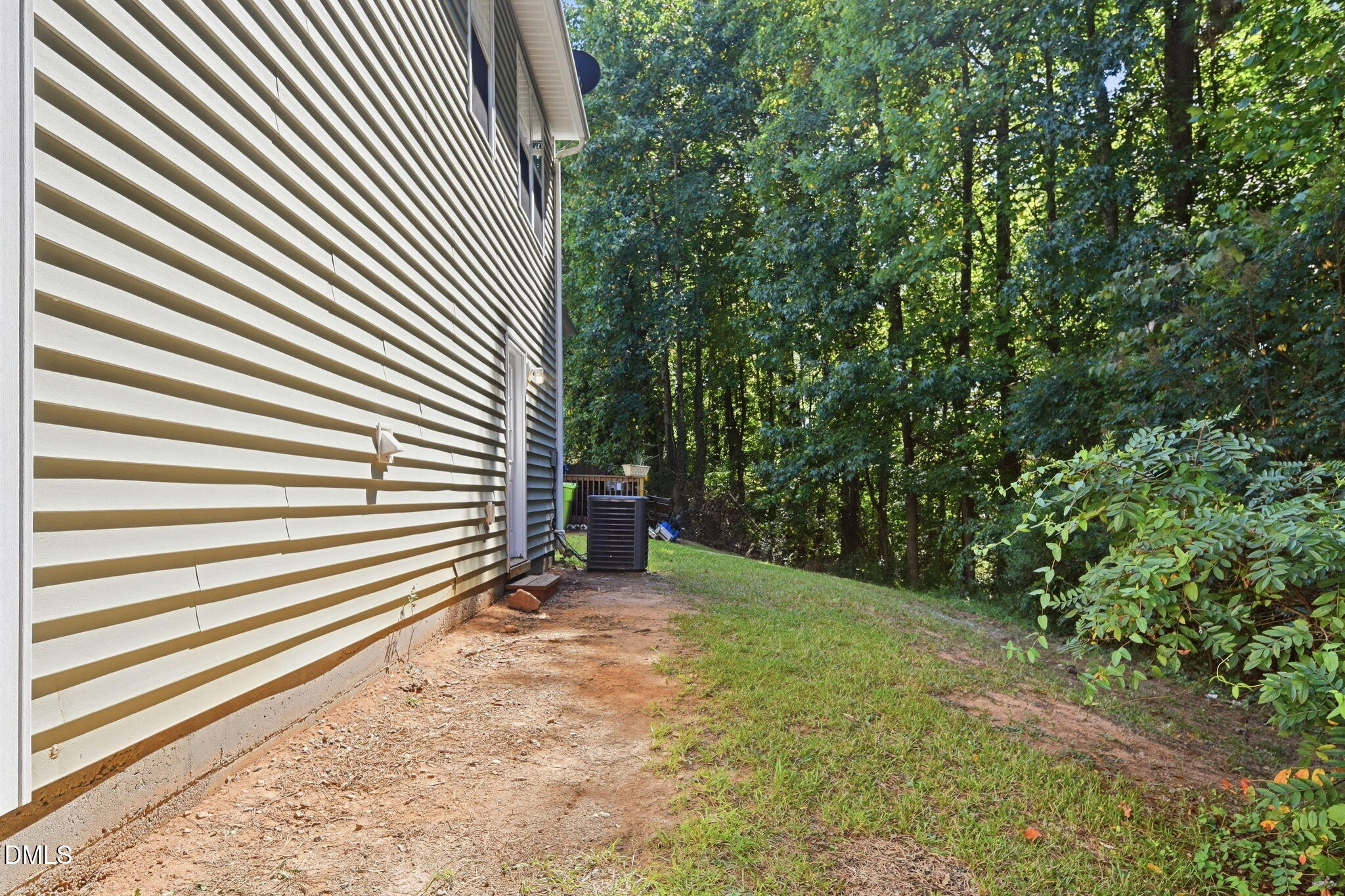 main property photo 30