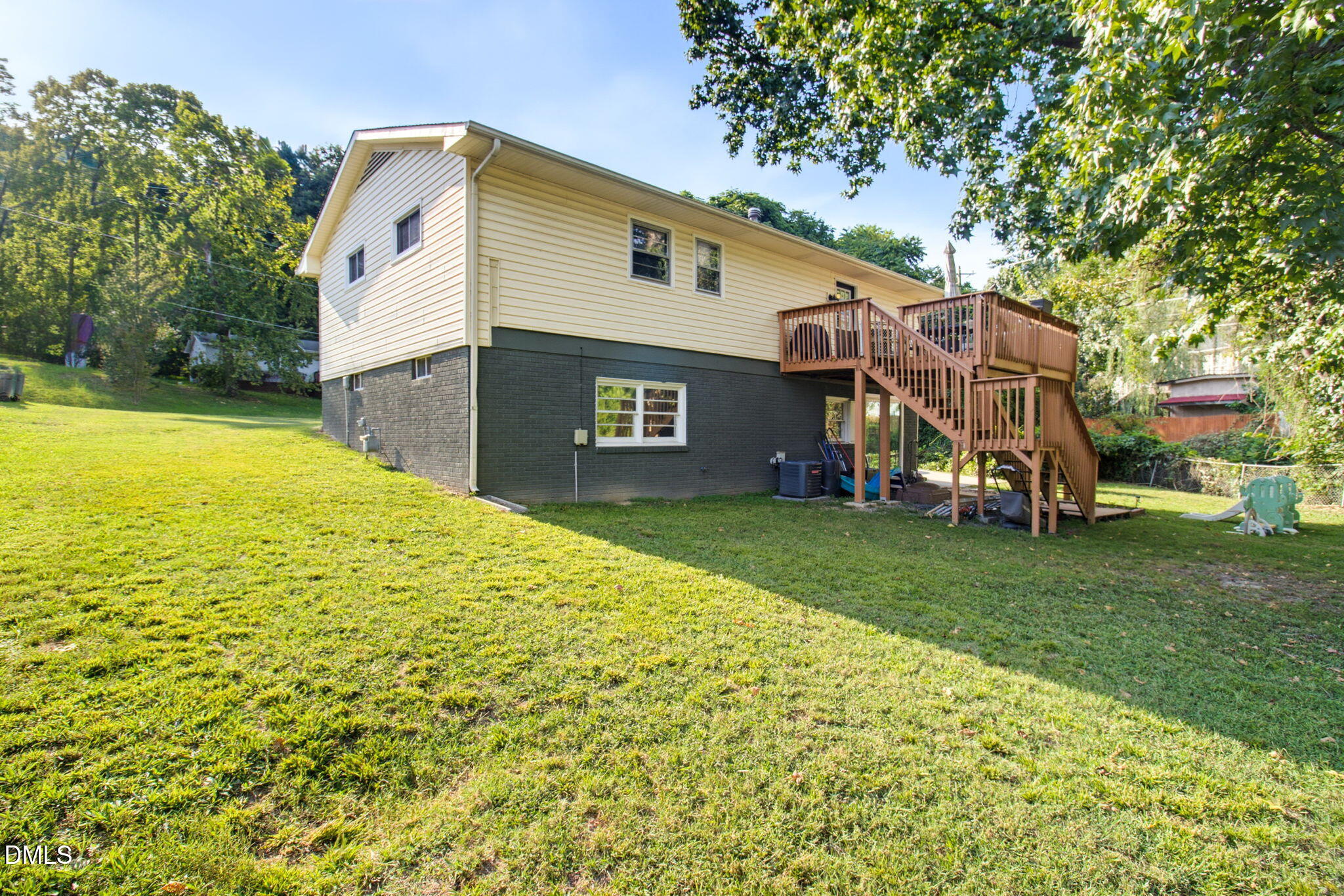 main property photo 25
