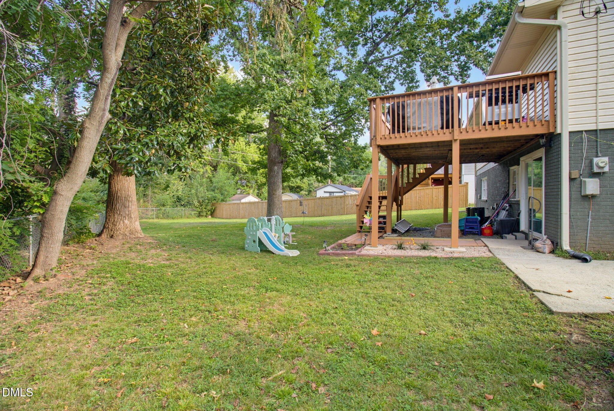 main property photo 28