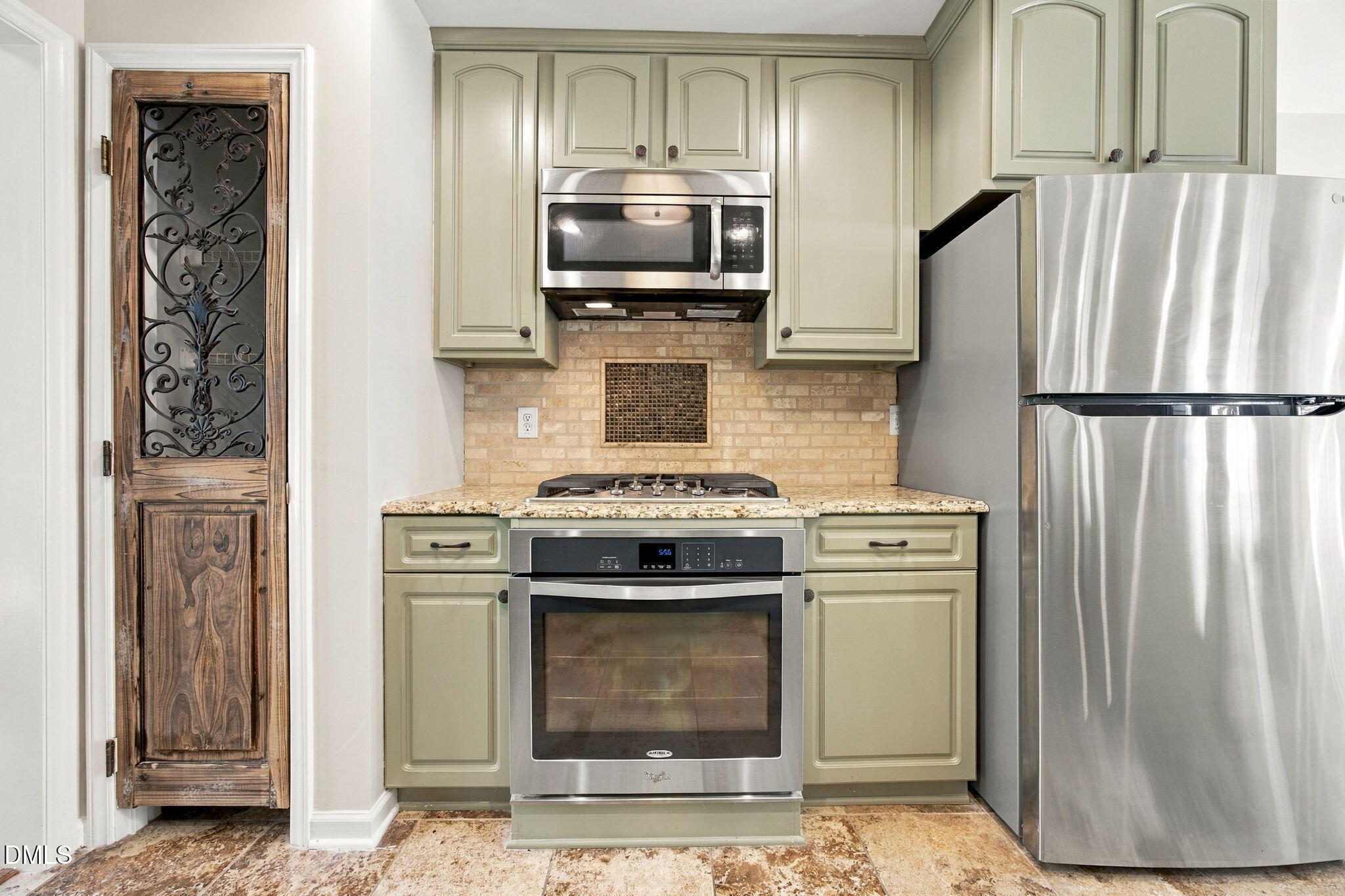 main property photo 13