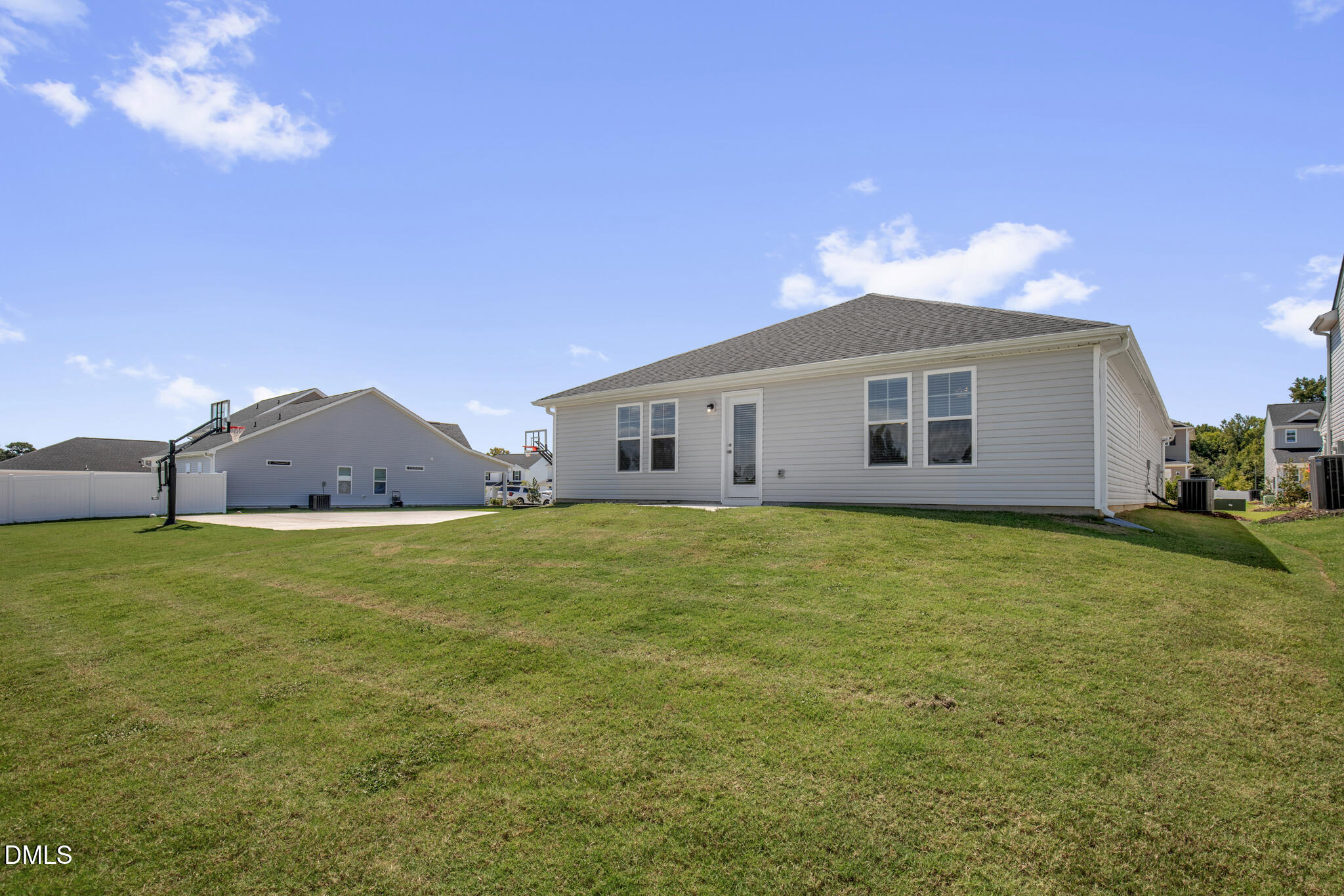 main property photo 30