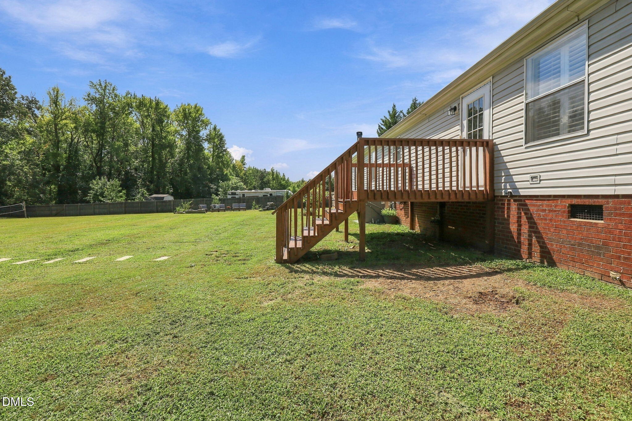 main property photo 28
