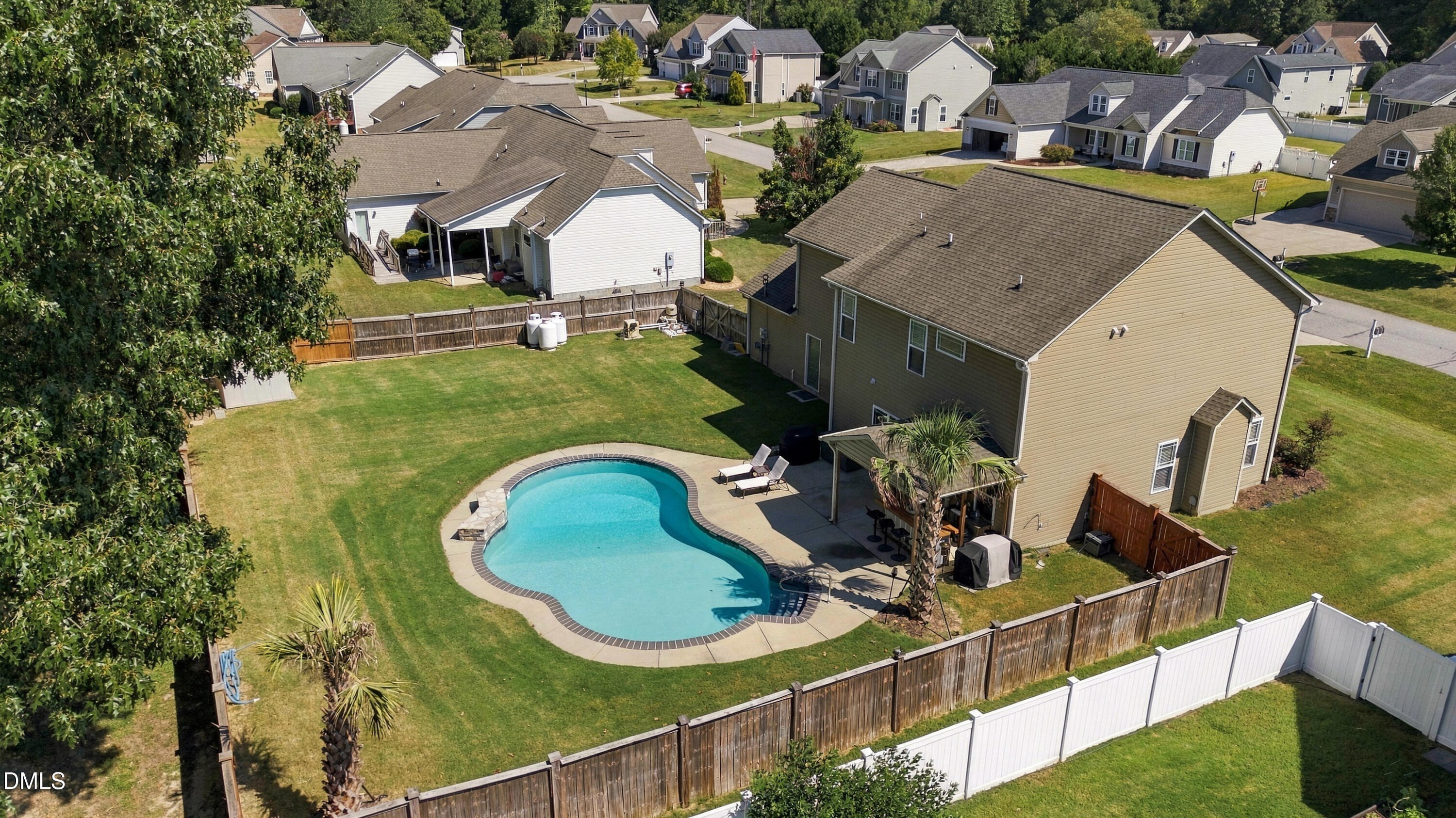main property photo 34