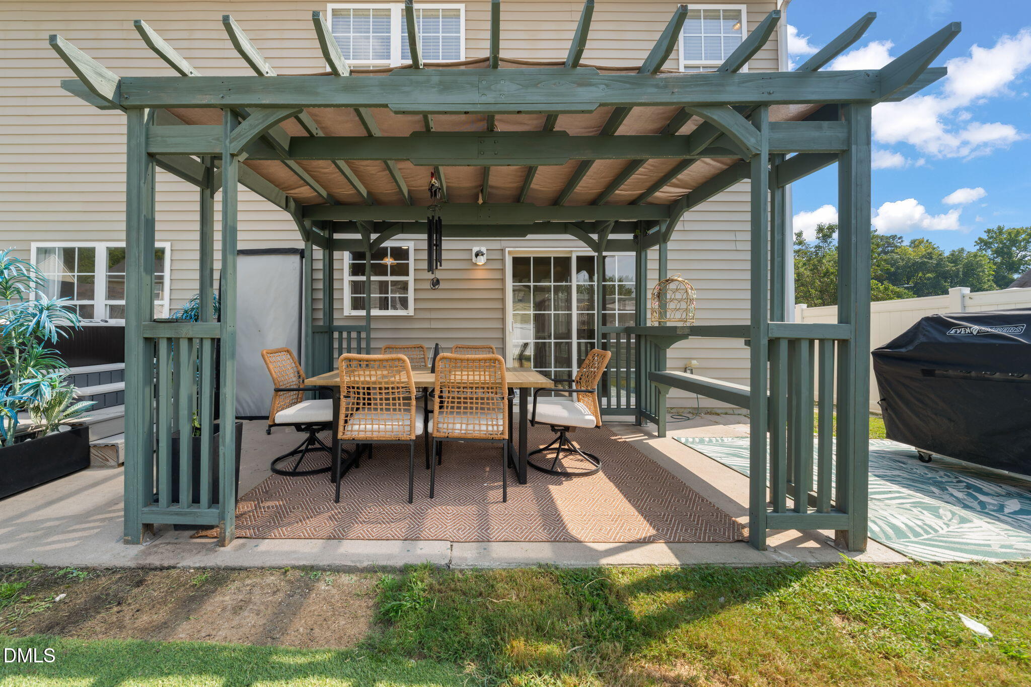 main property photo 27