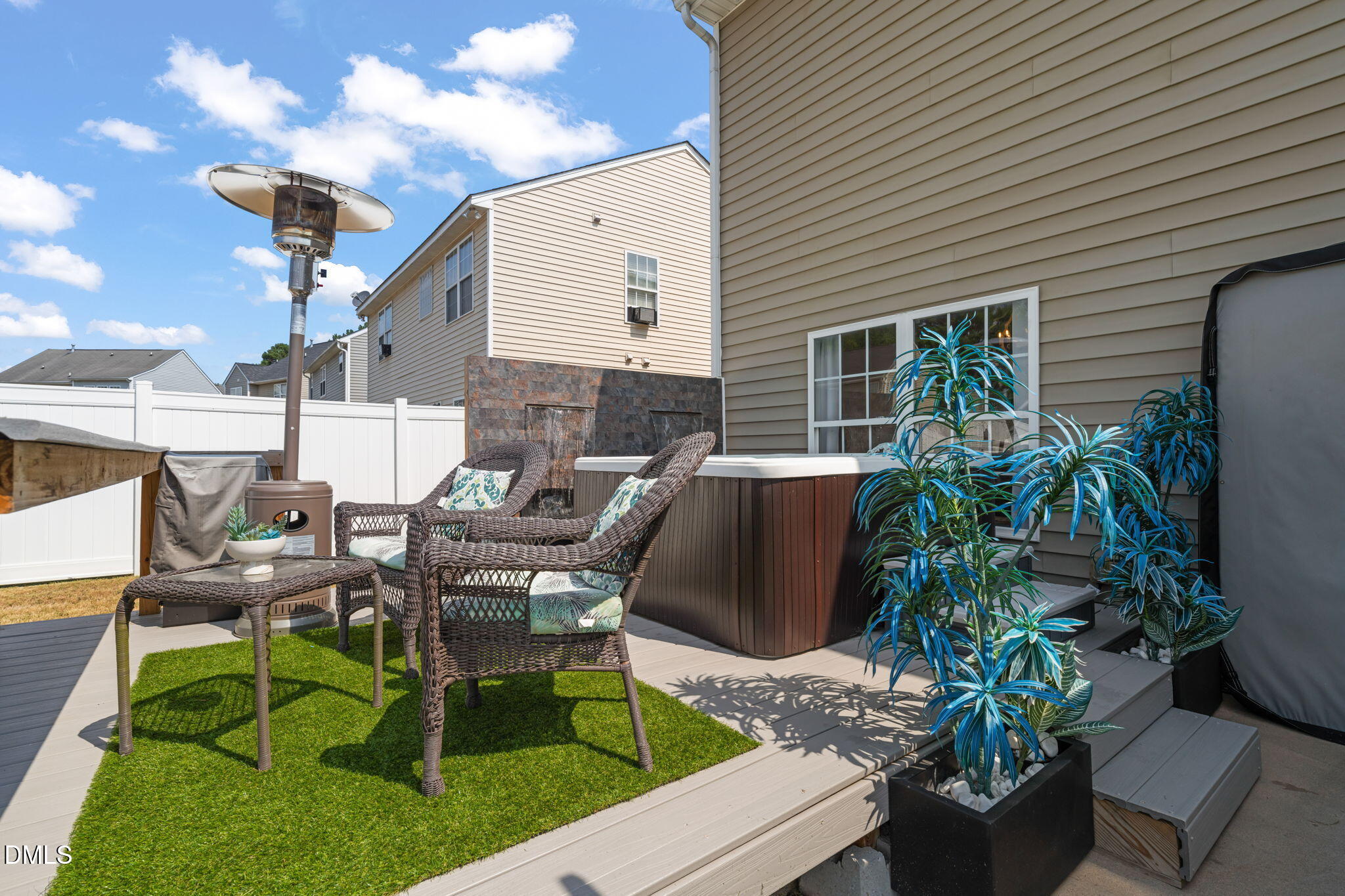 main property photo 28