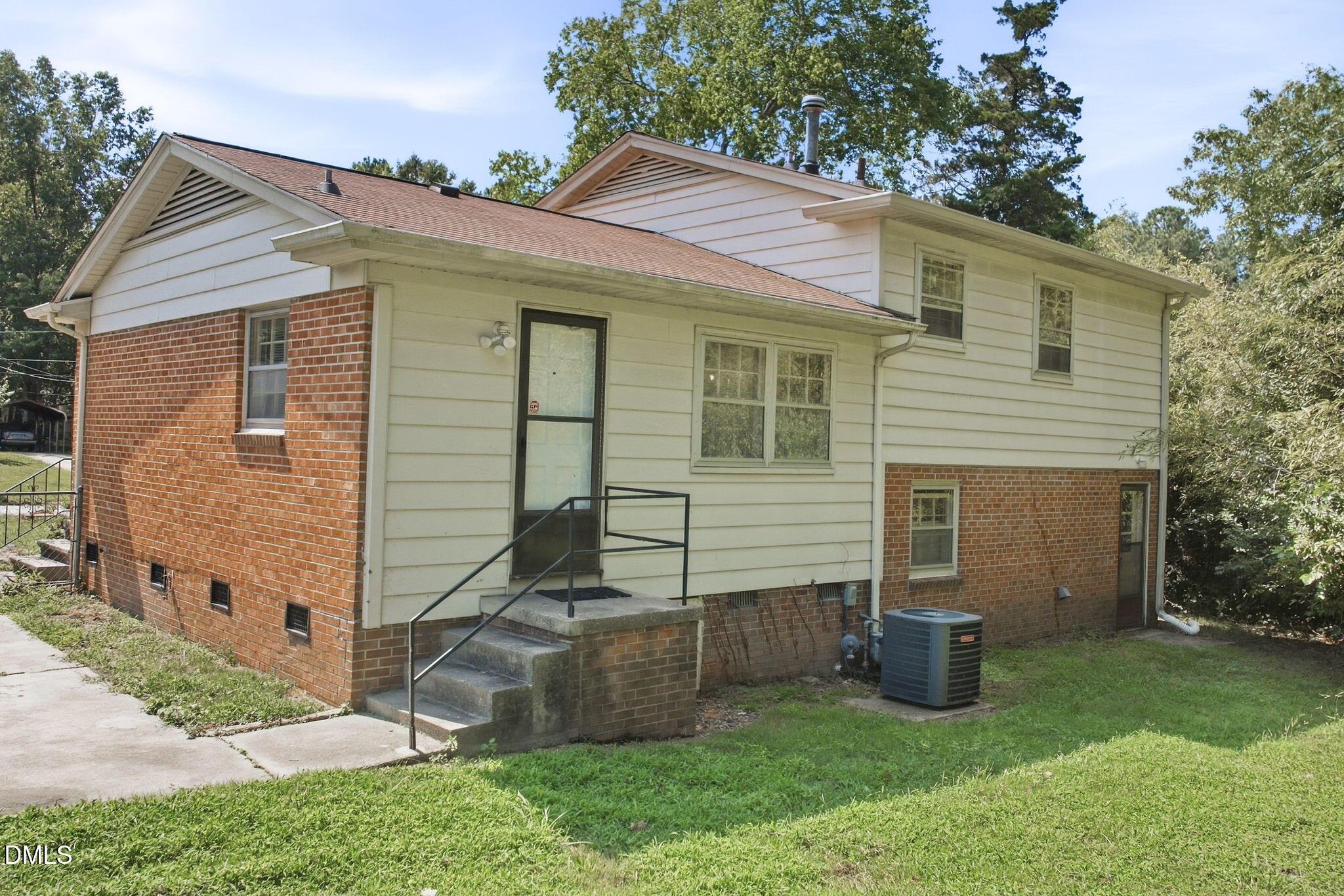 main property photo 18