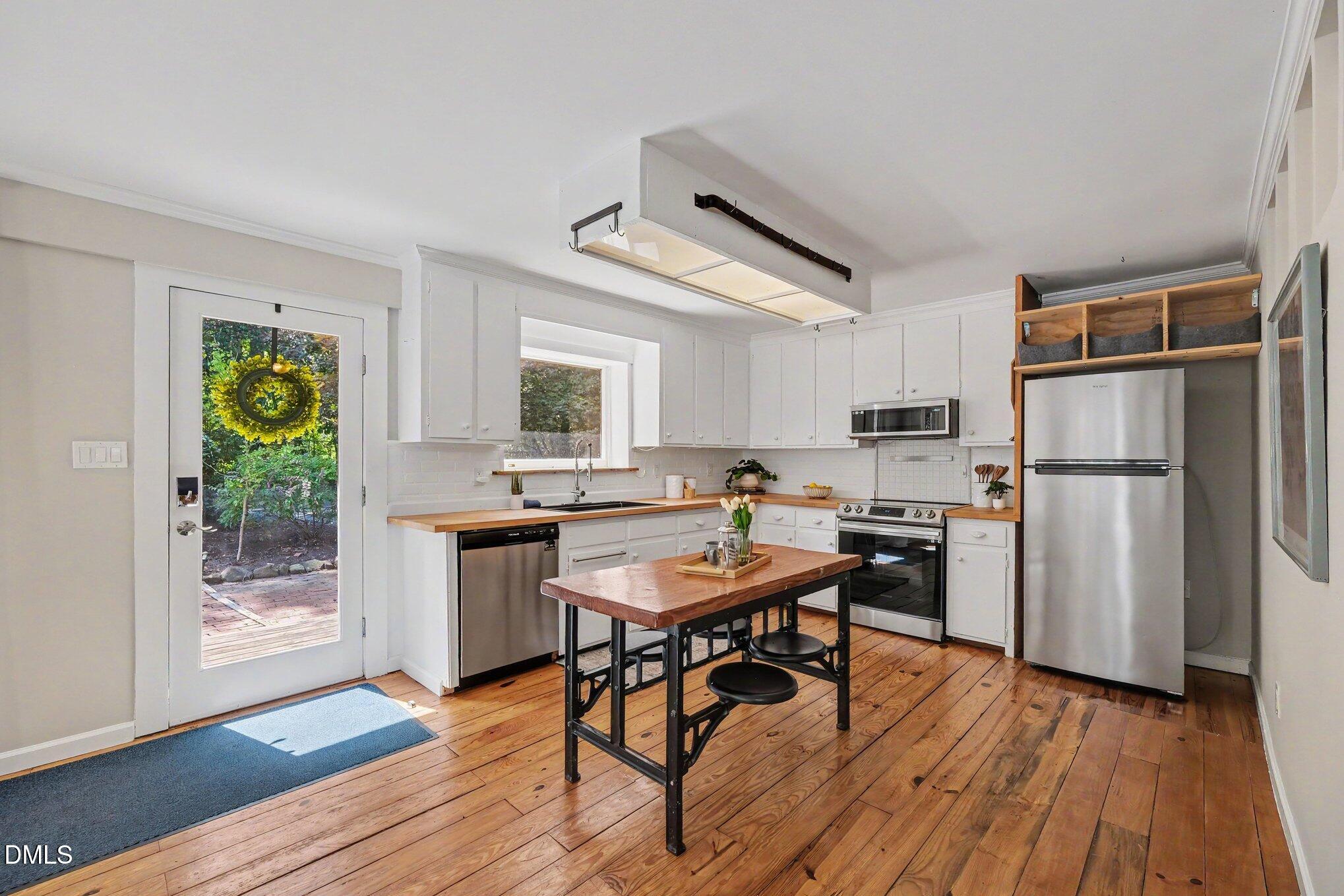 main property photo 6