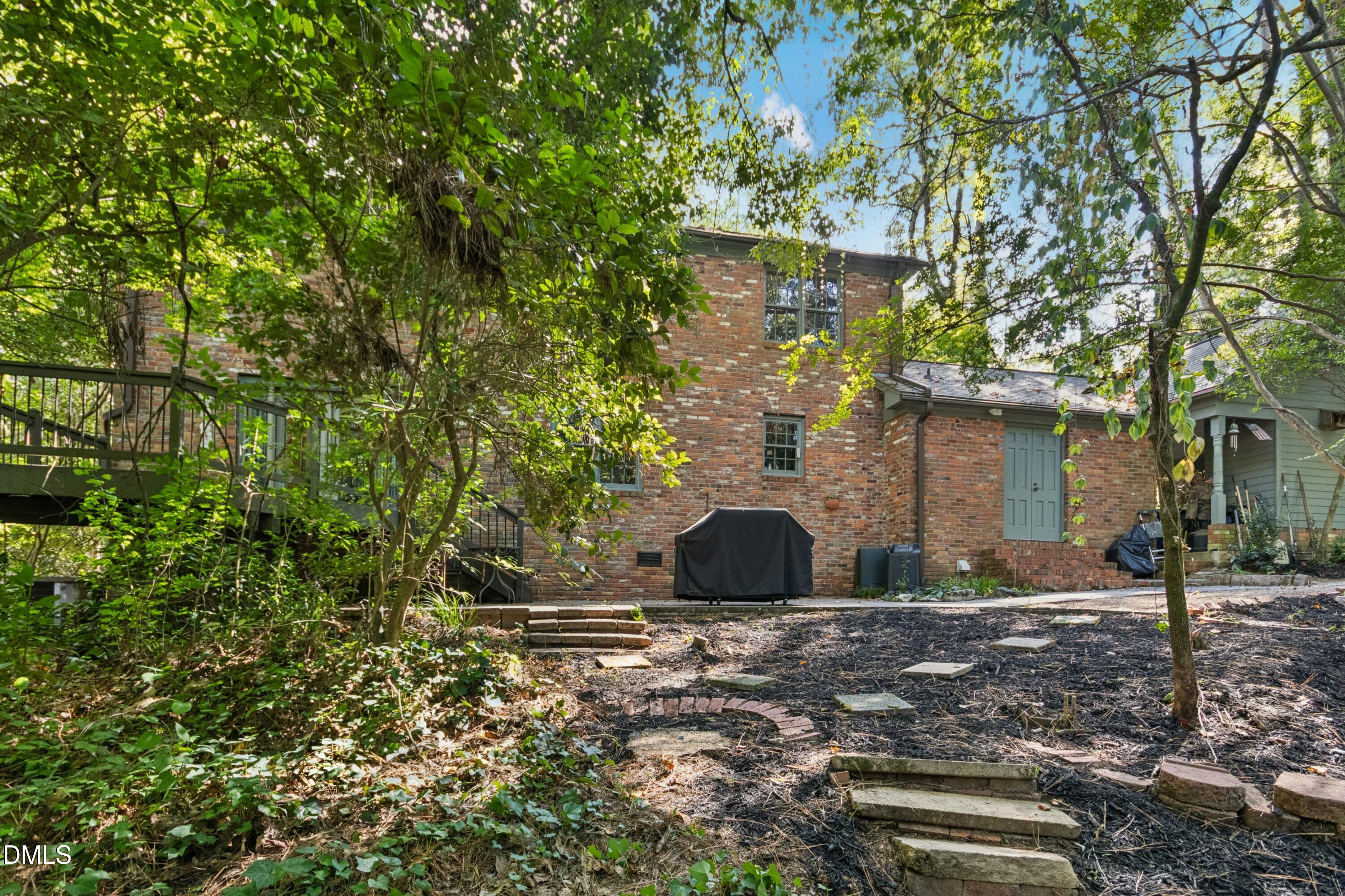 main property photo 32