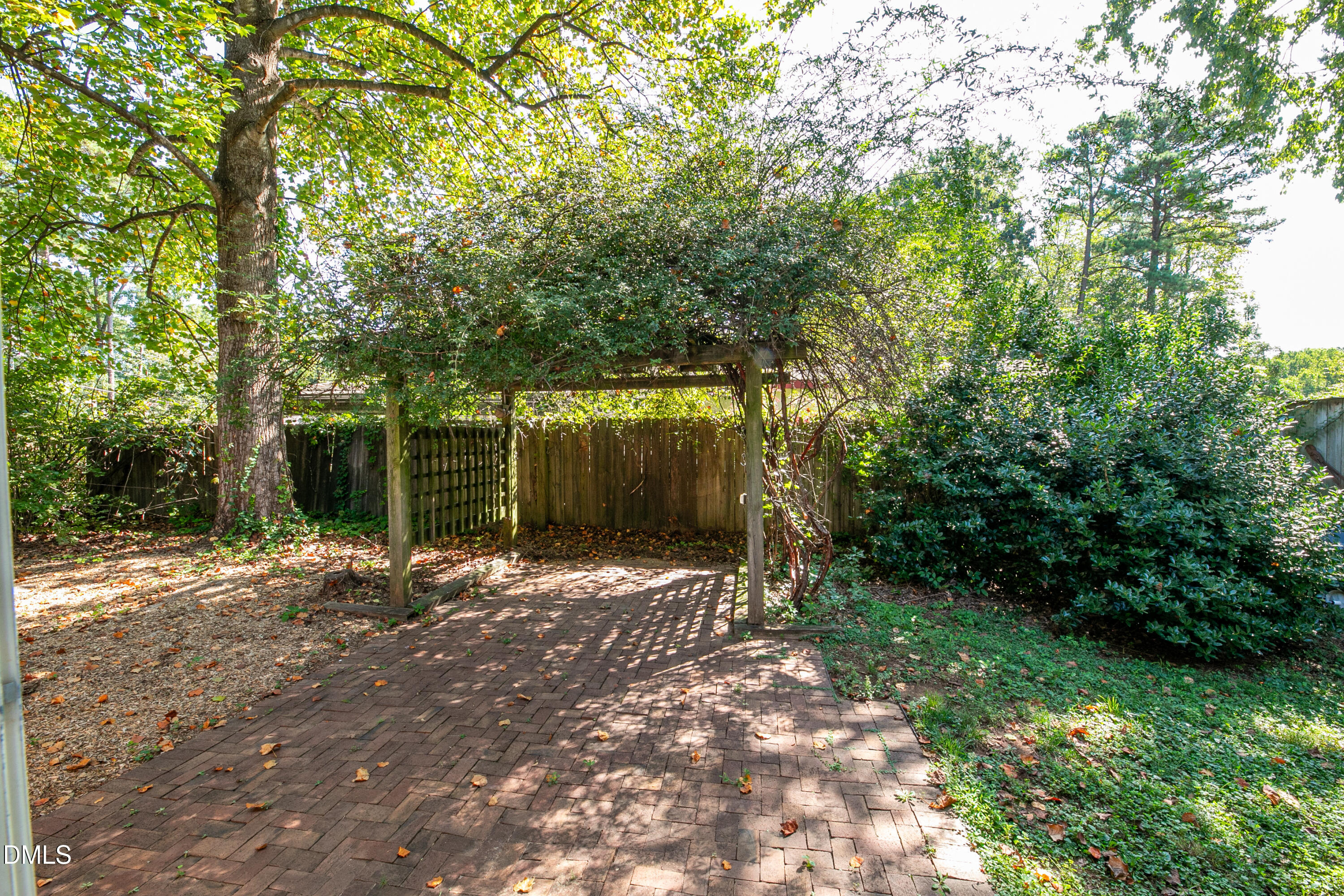 main property photo 16