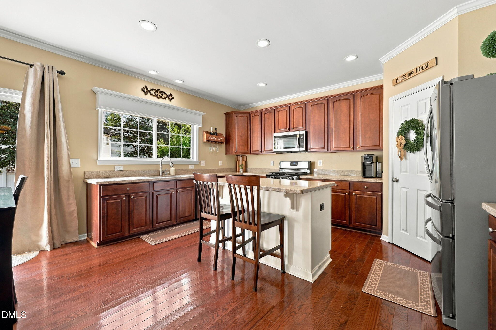 main property photo 6
