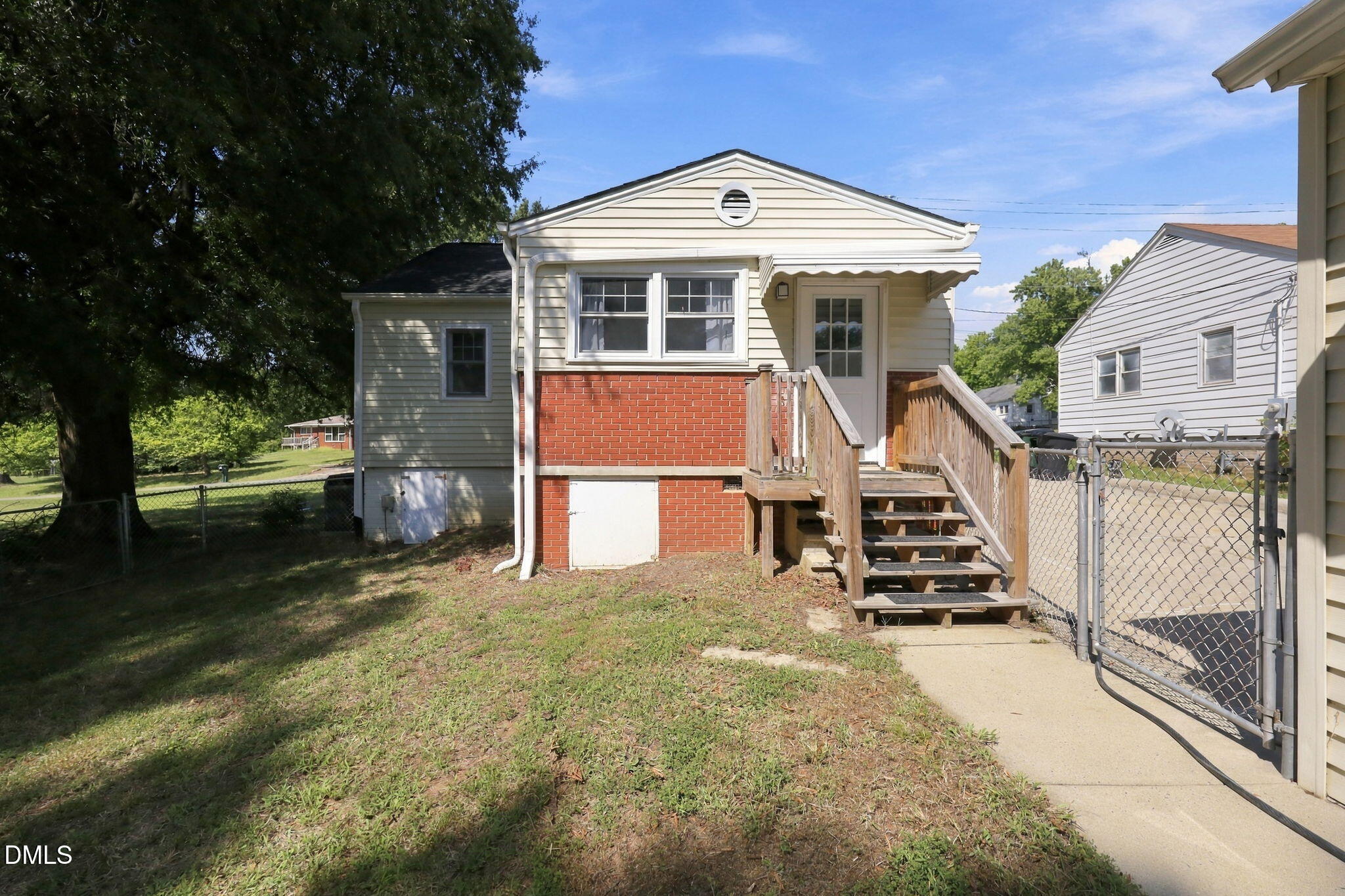 main property photo 20