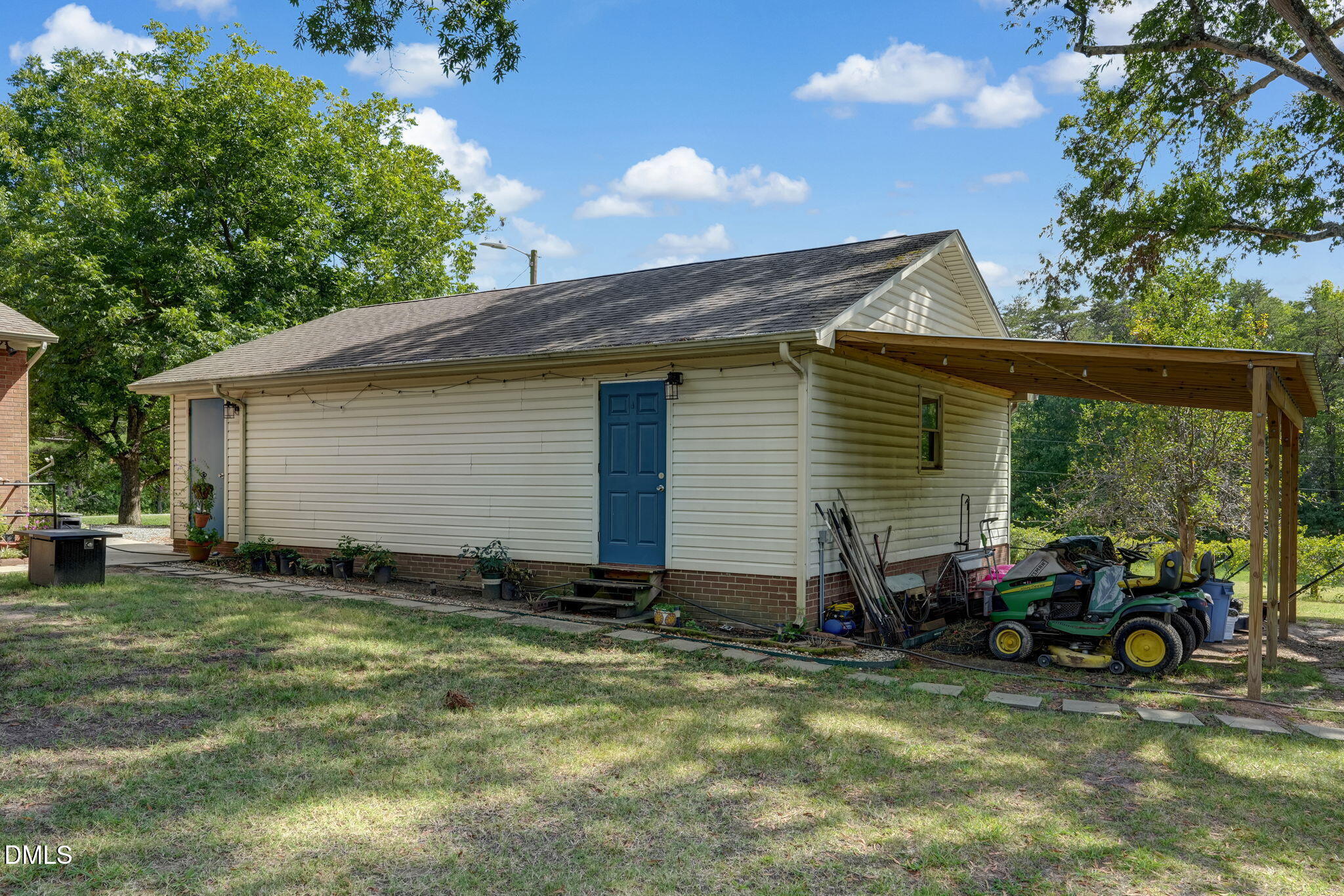 main property photo 30