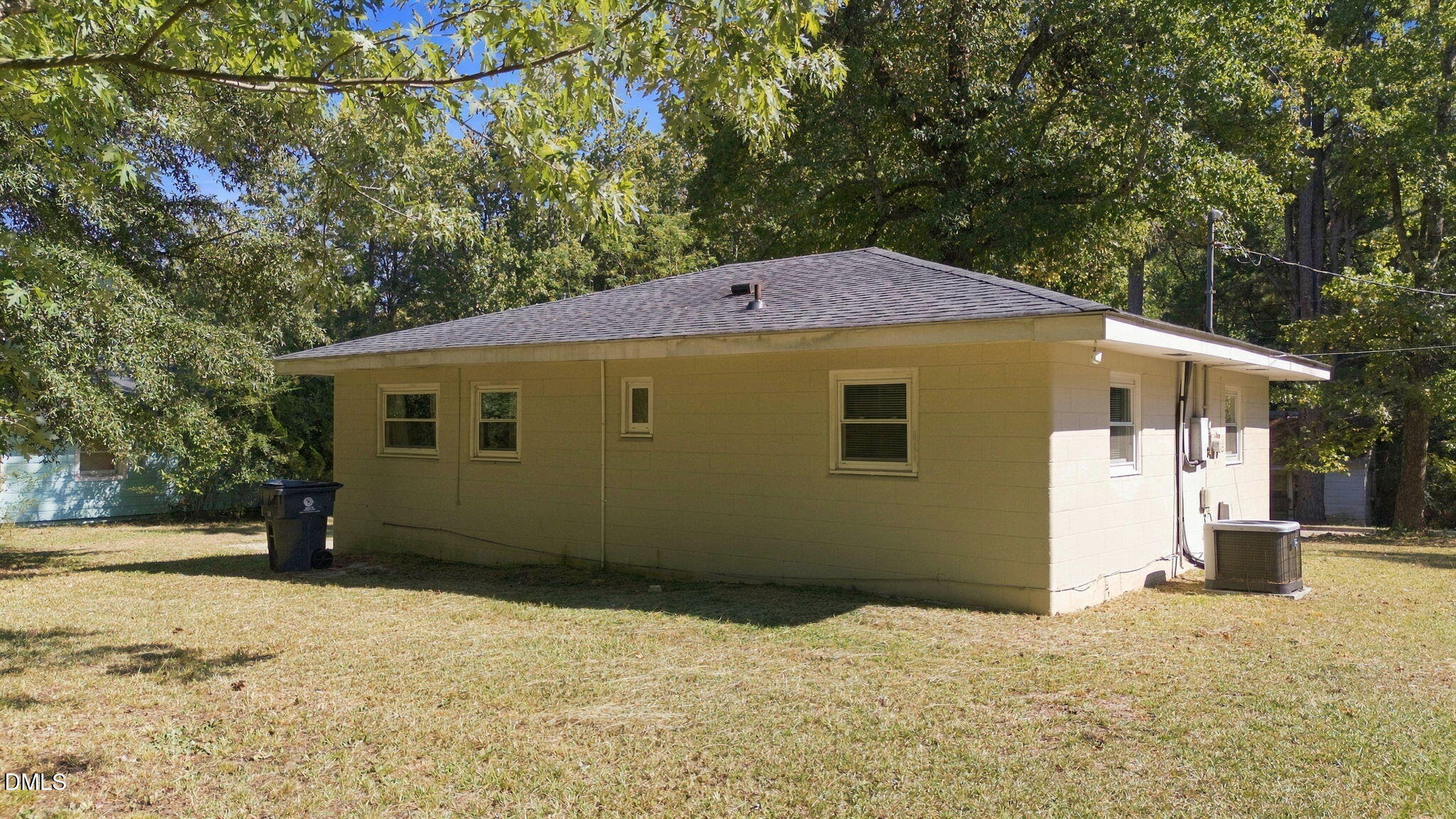 main property photo 28