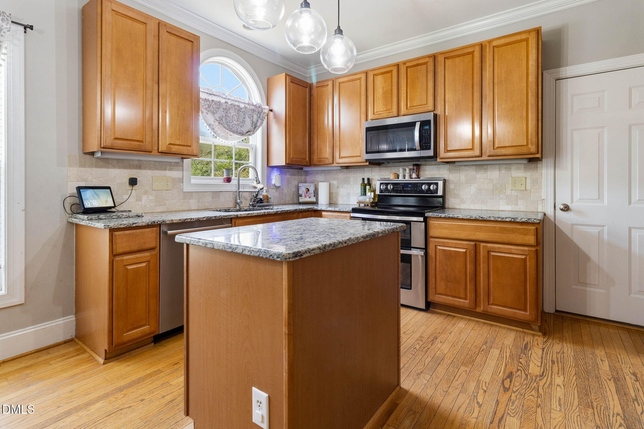 main property photo 19