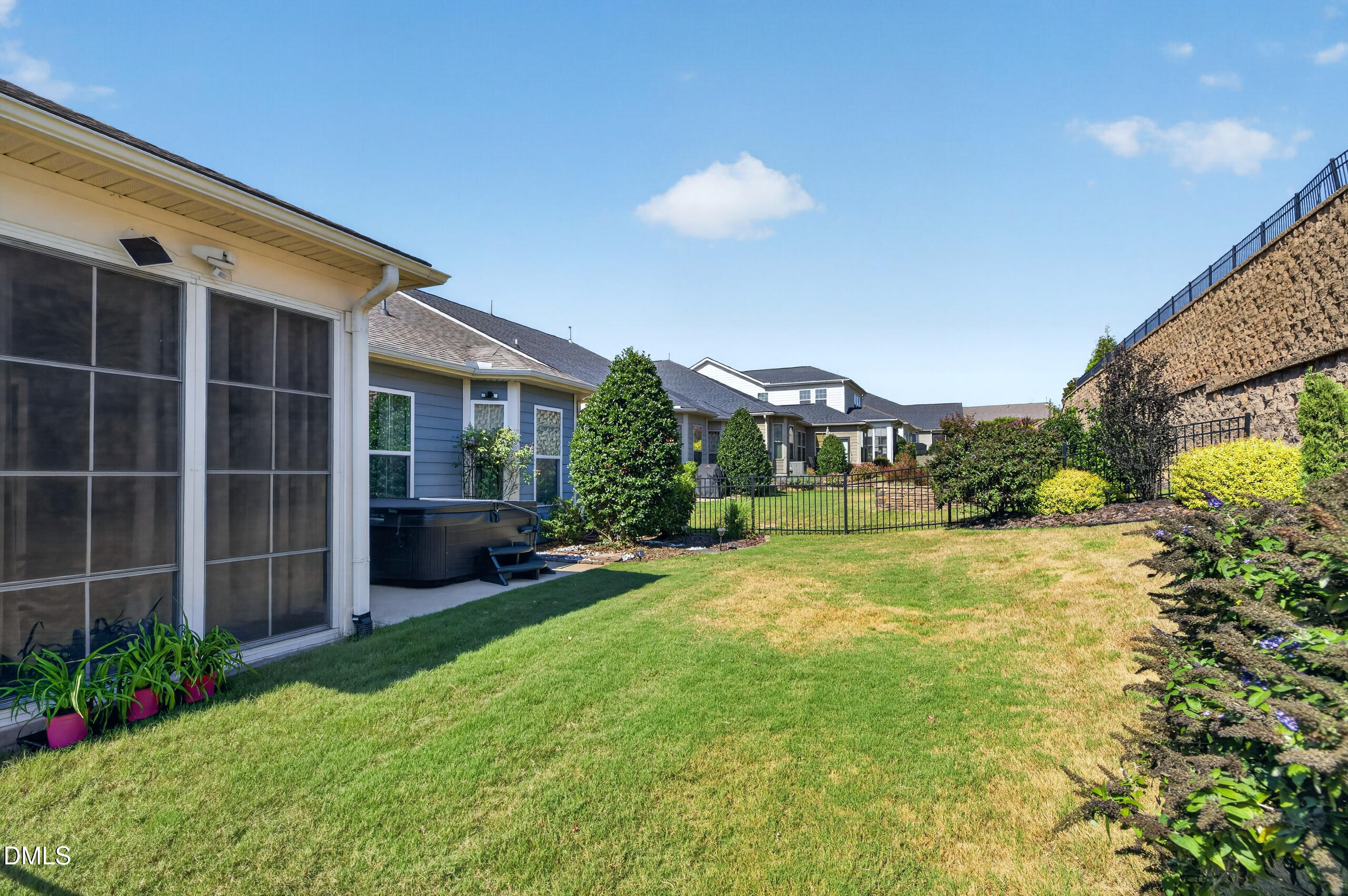 main property photo 34