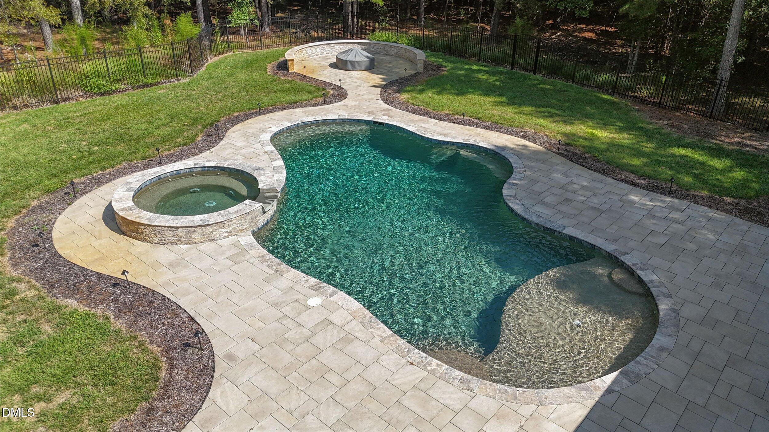 main property photo 30