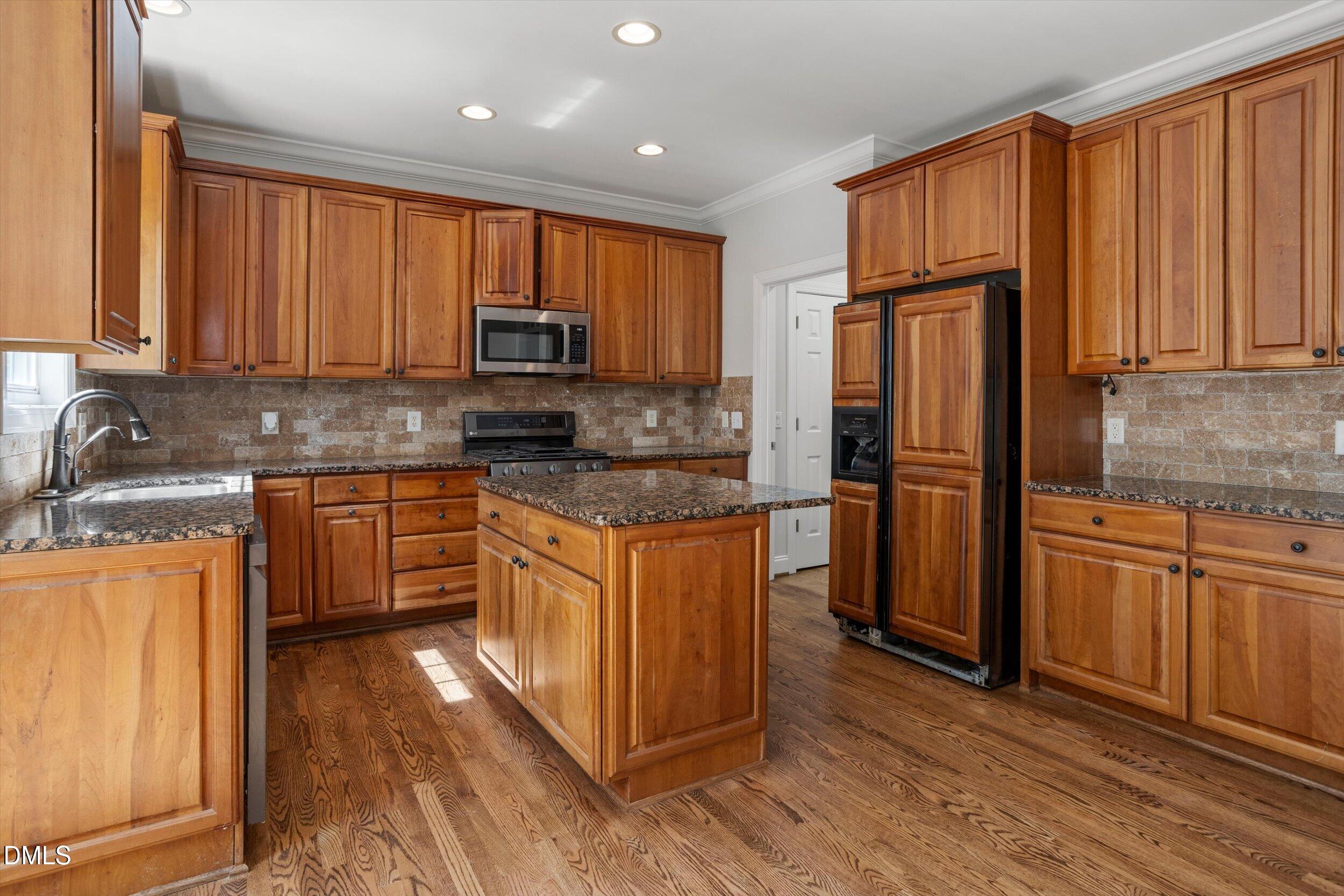 main property photo 9