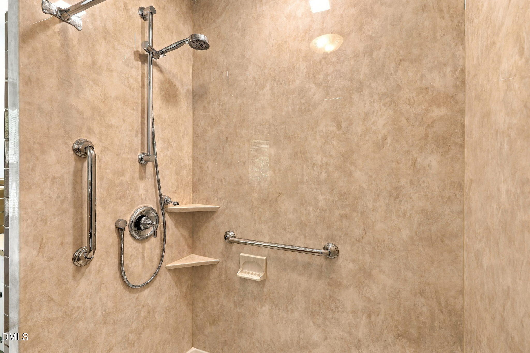 main property photo 25