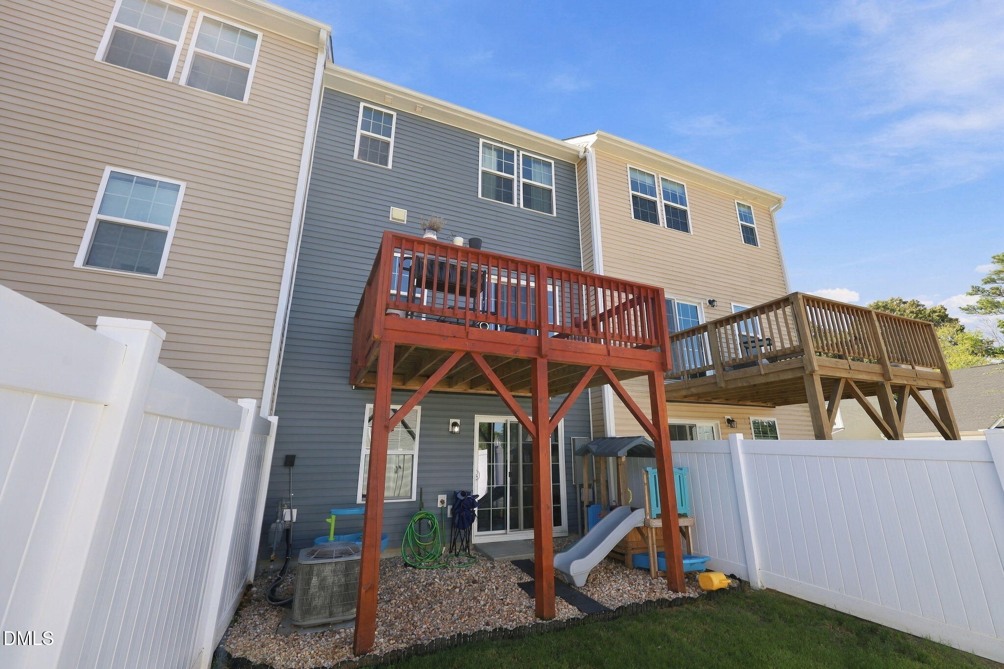 main property photo 45