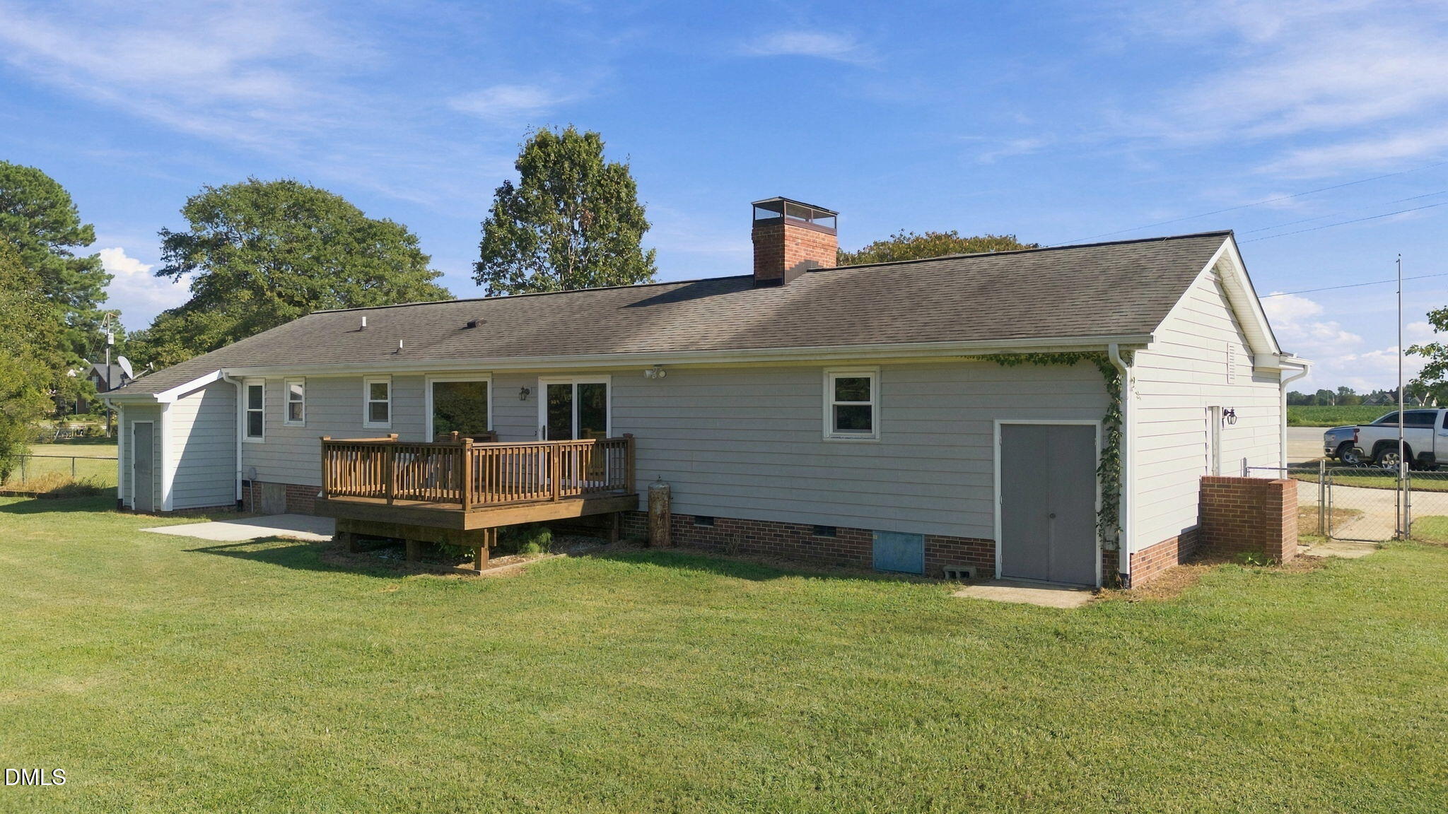main property photo 28