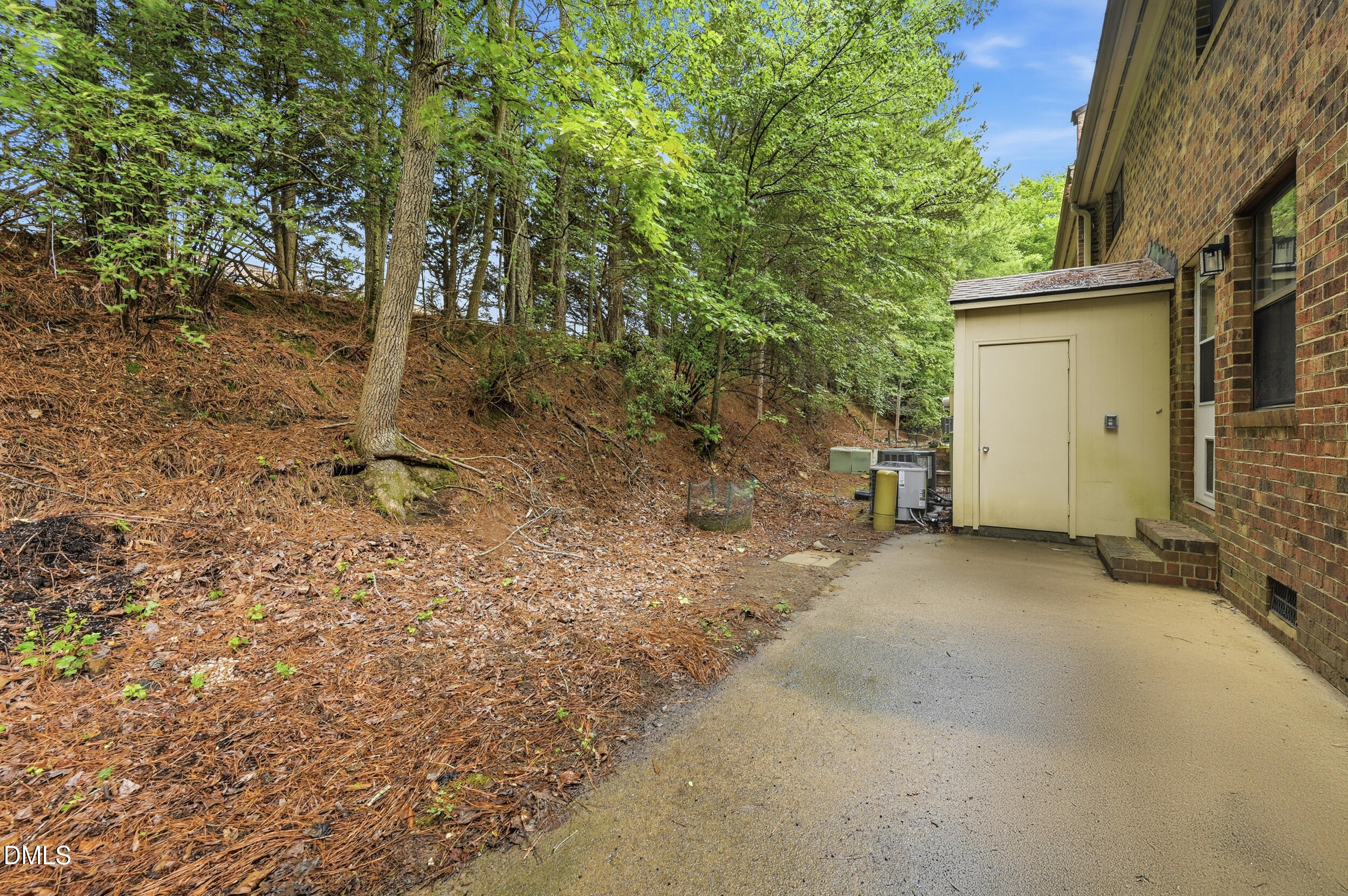 main property photo 45