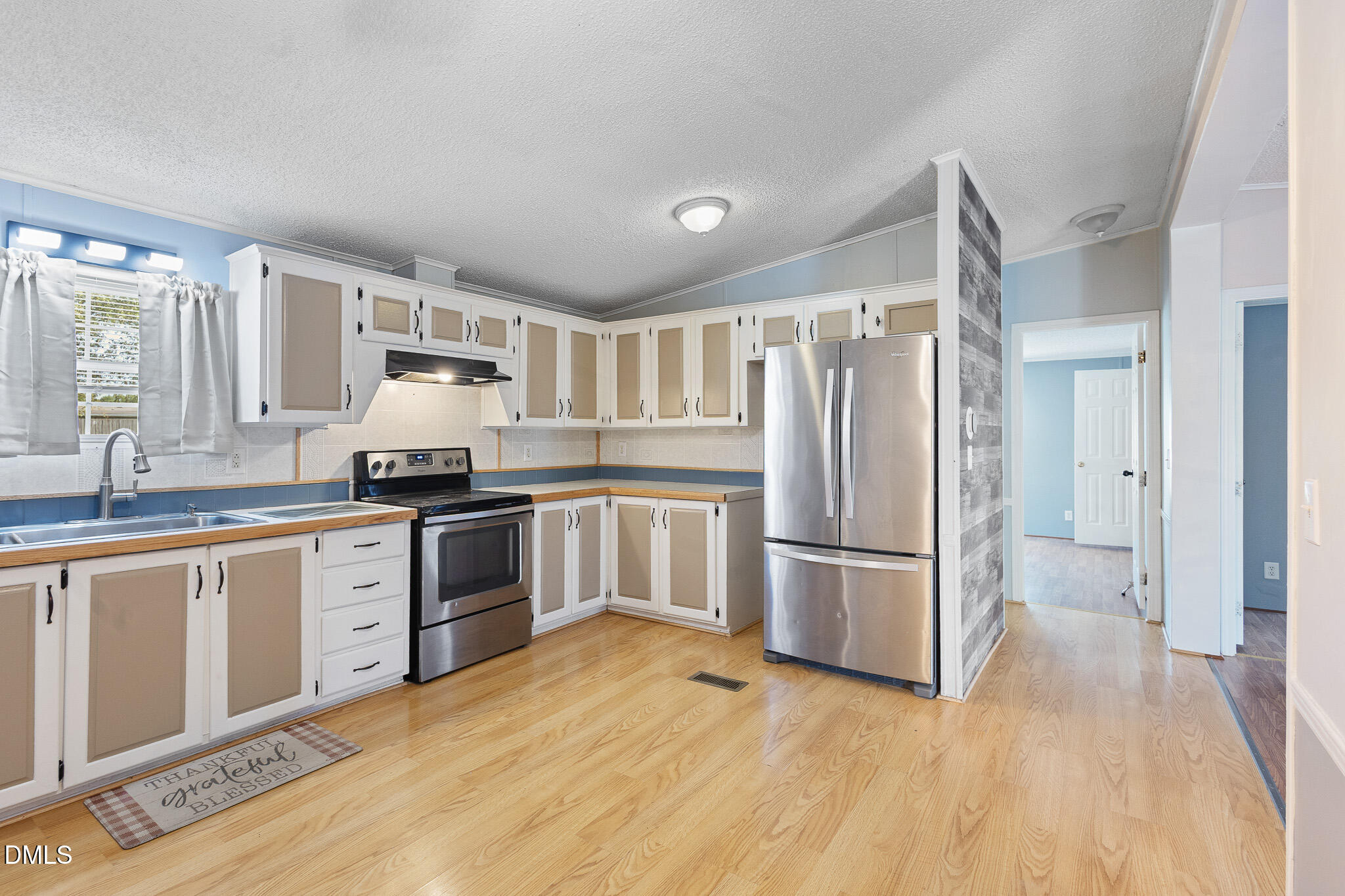 main property photo 11