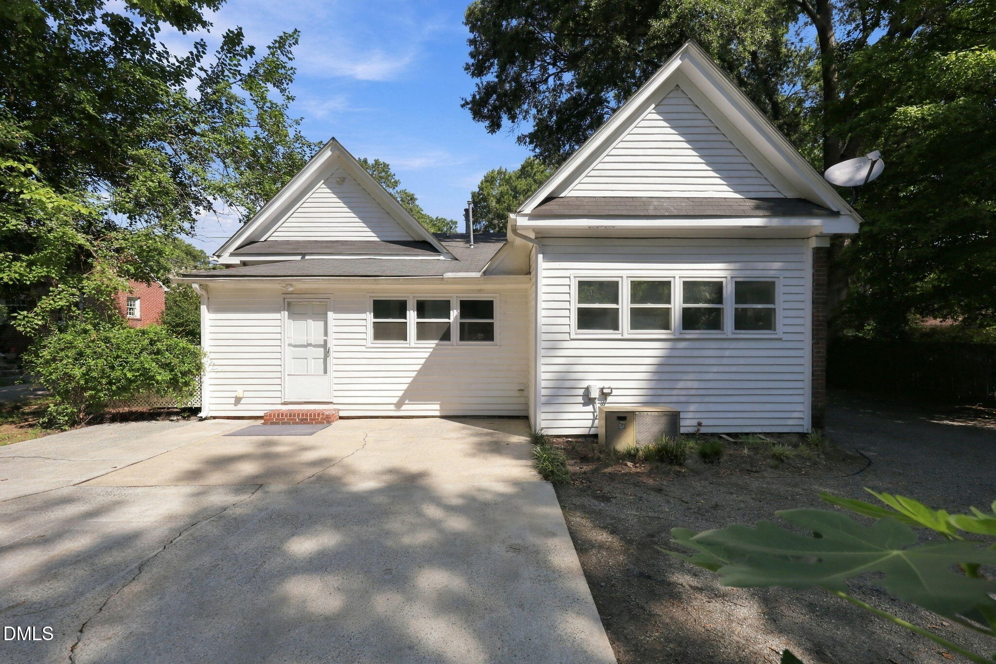 main property photo 28