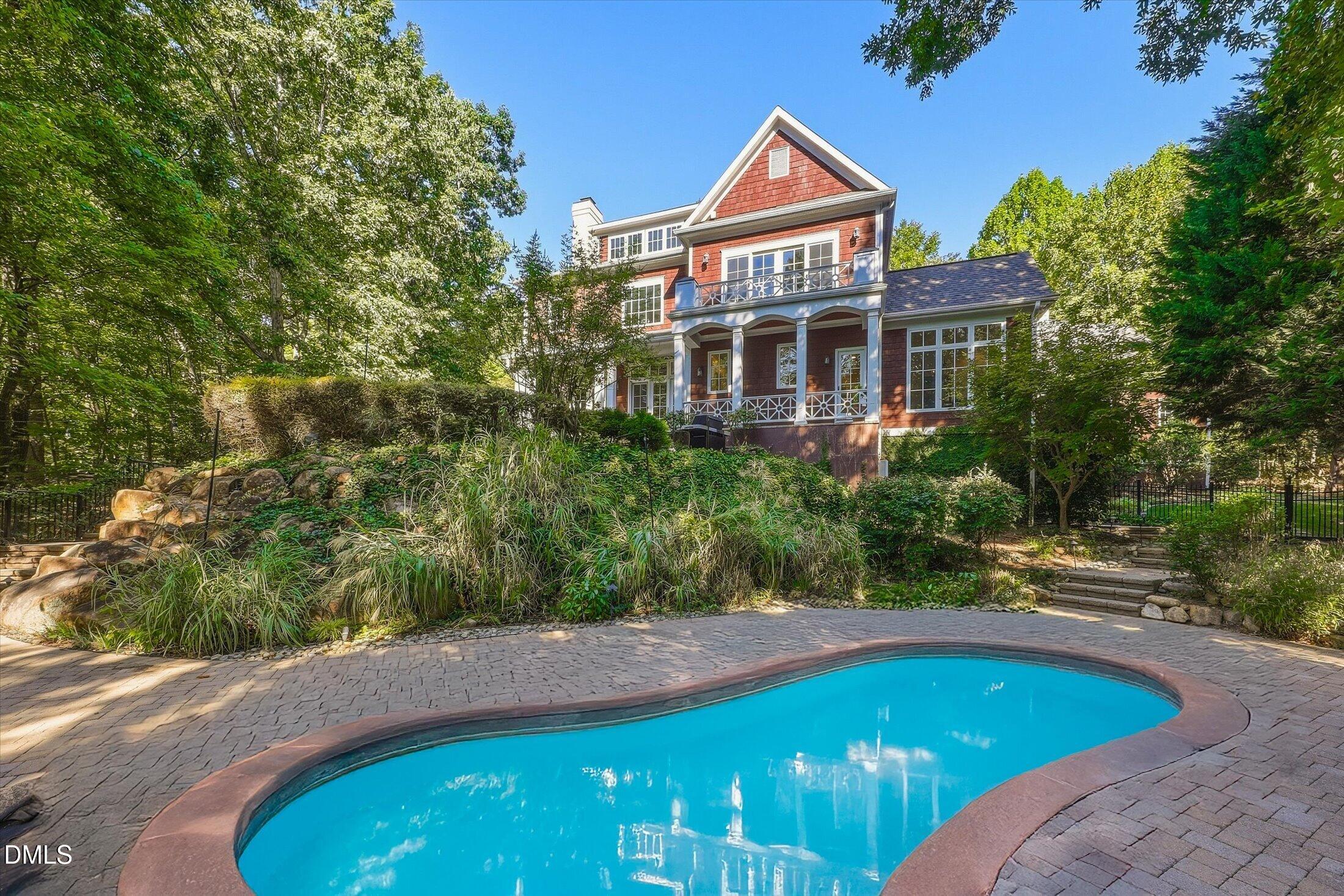 main property photo 3