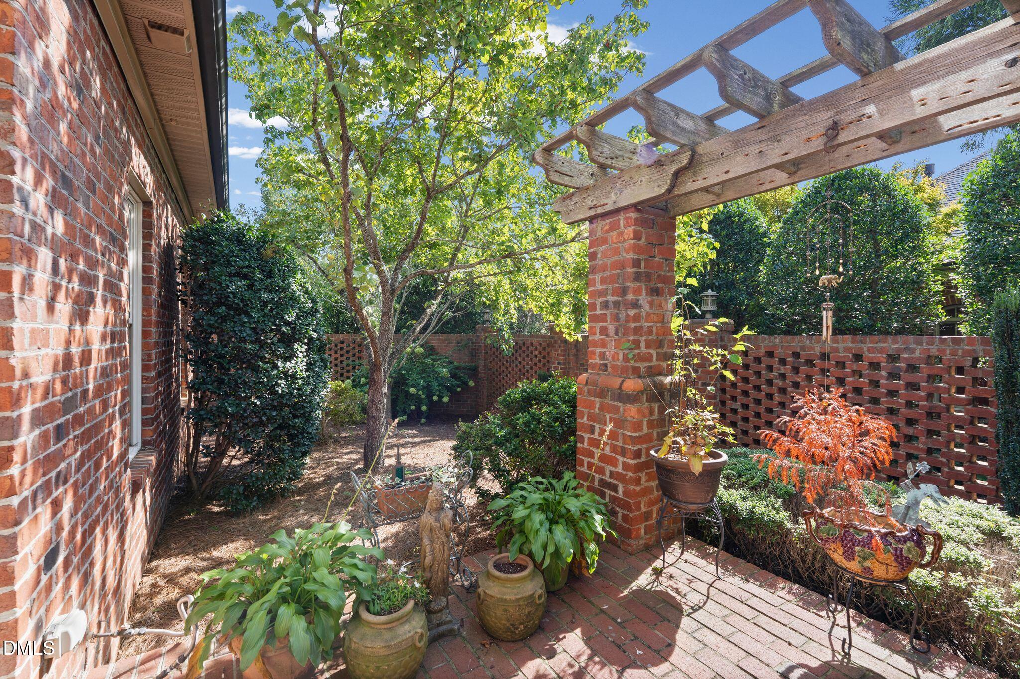 main property photo 40