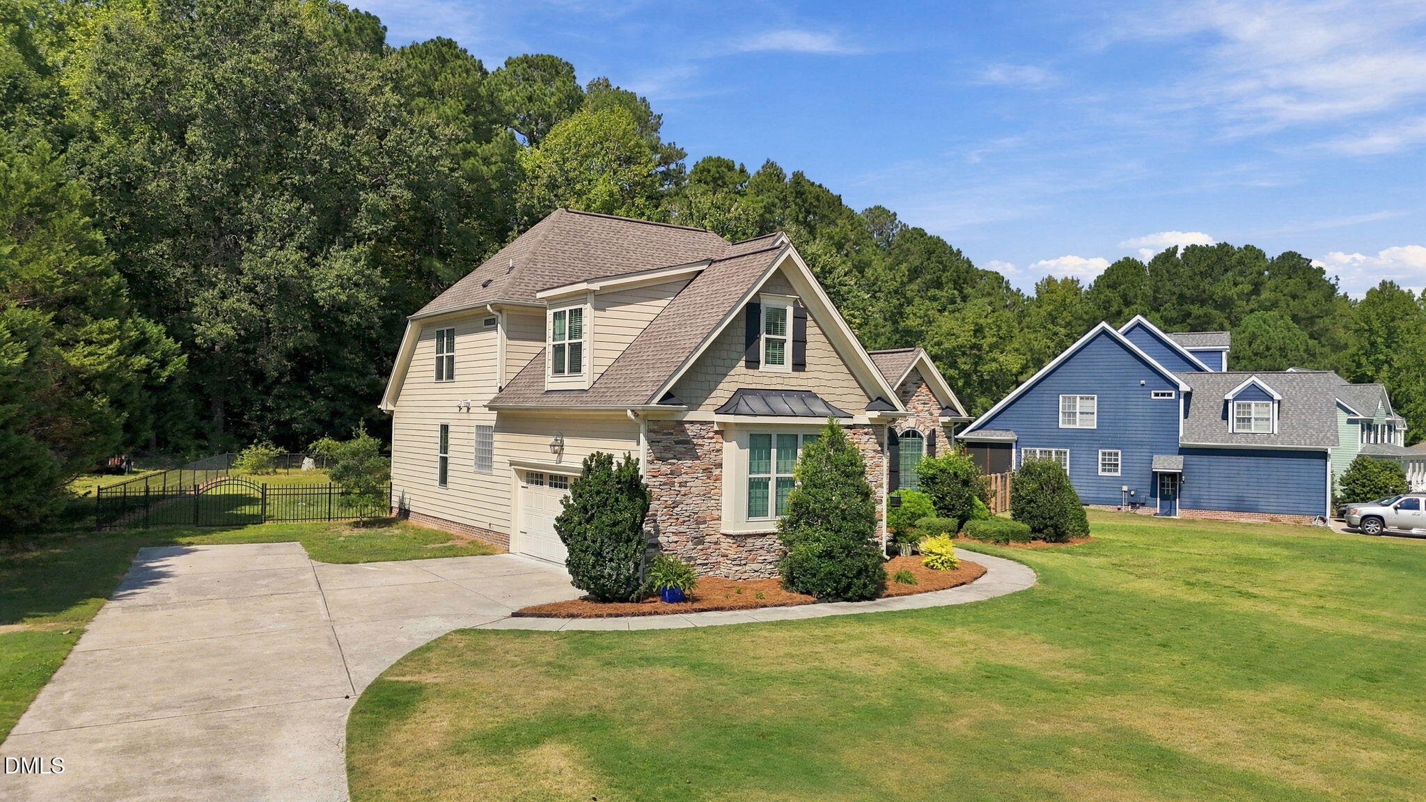 main property photo 10