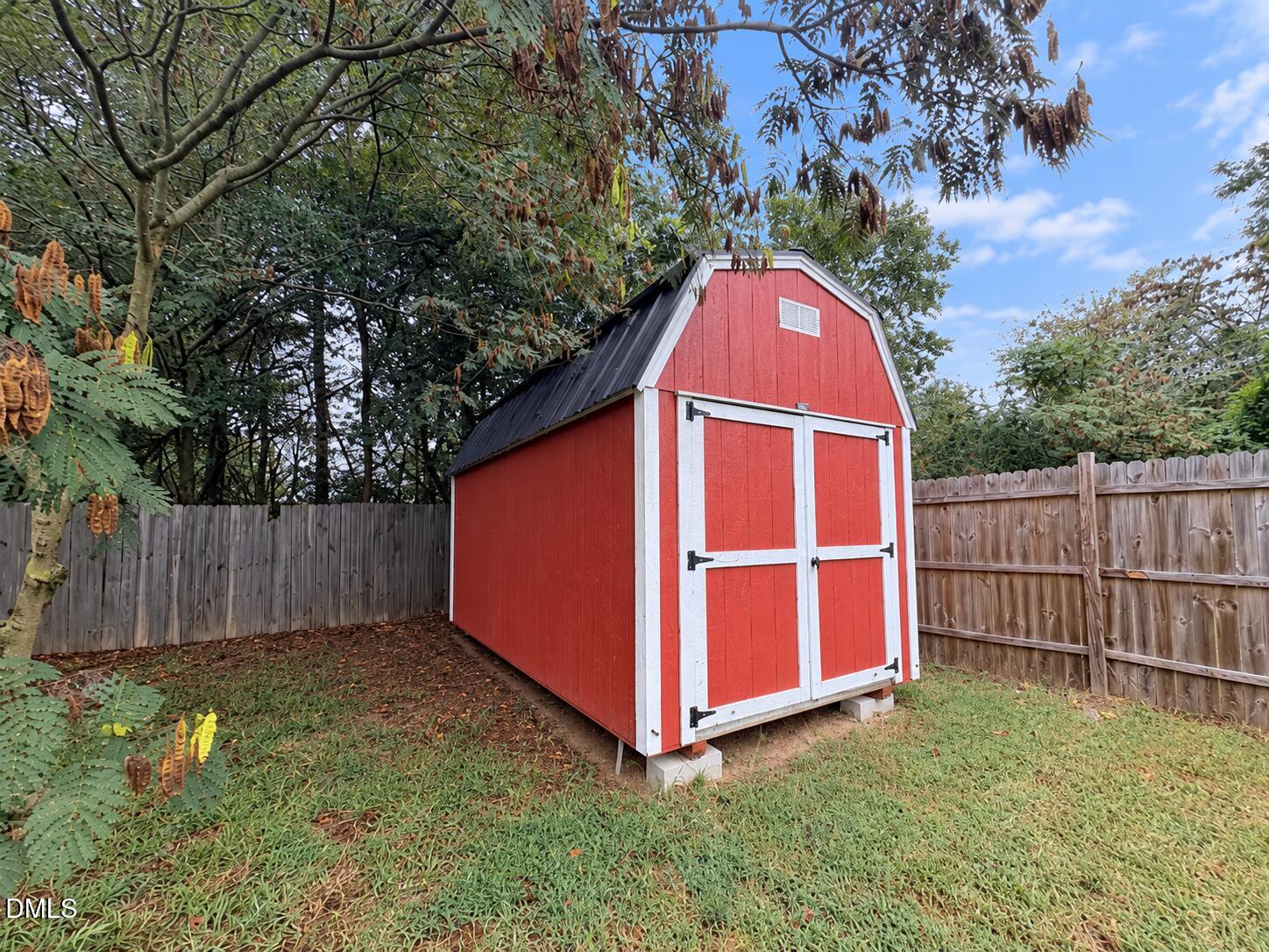 main property photo 30