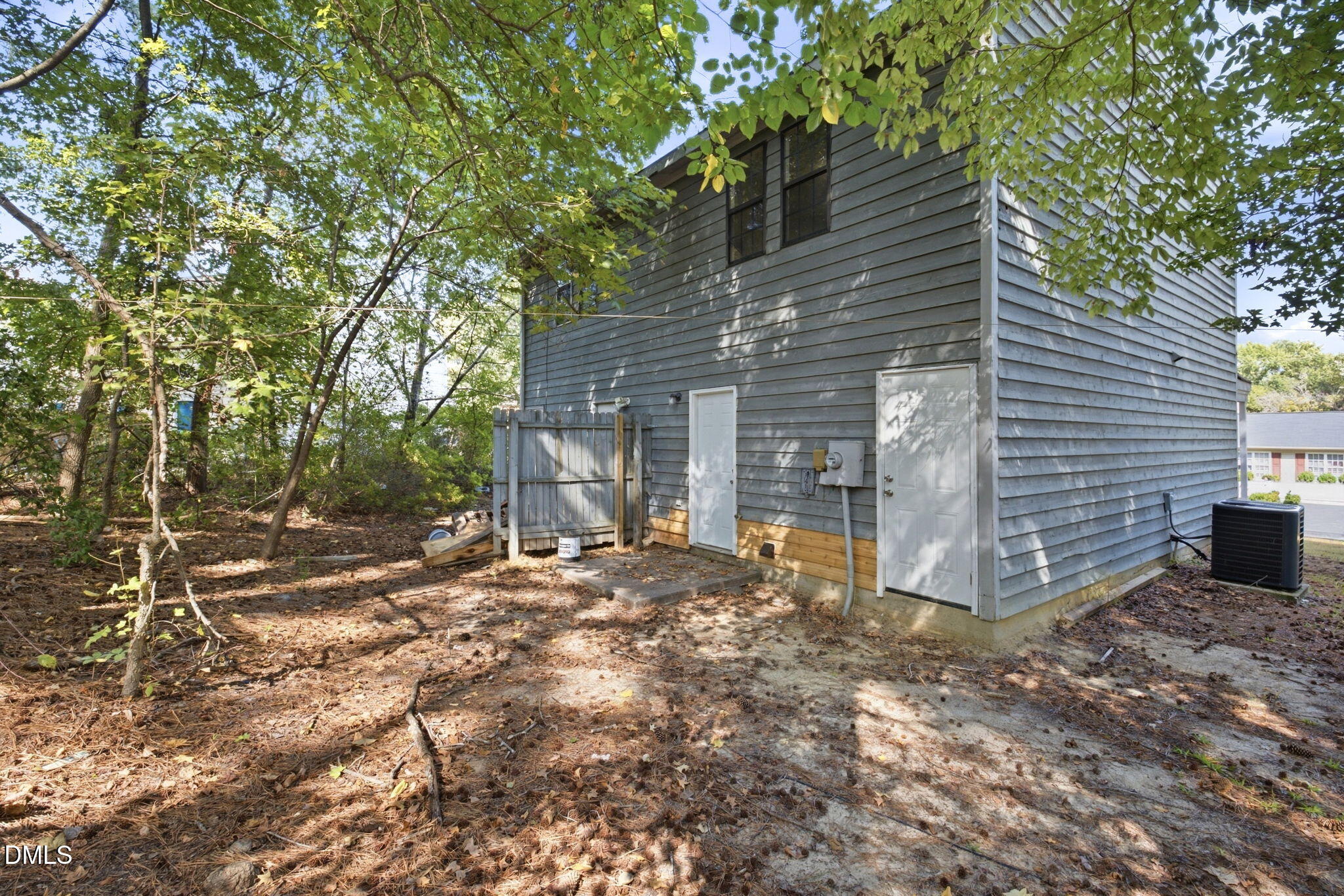 main property photo 28