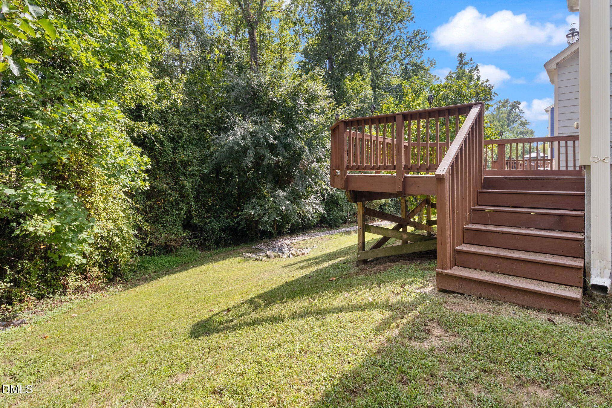 main property photo 28