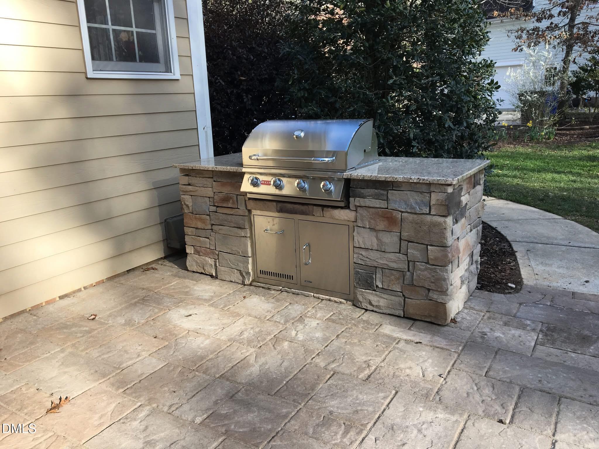 main property photo 30