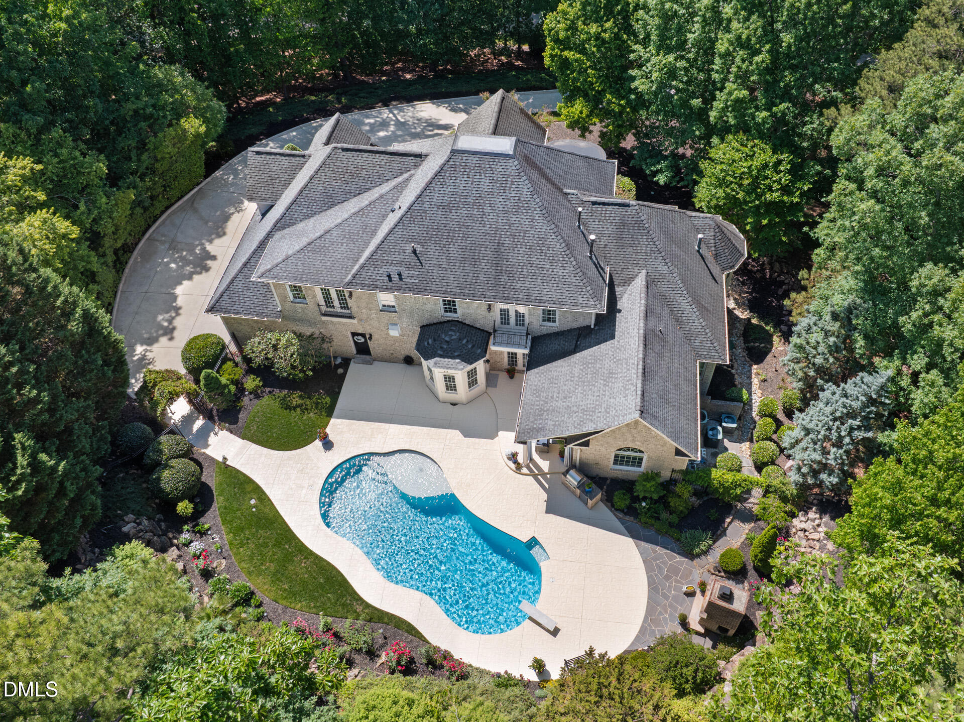 main property photo 40